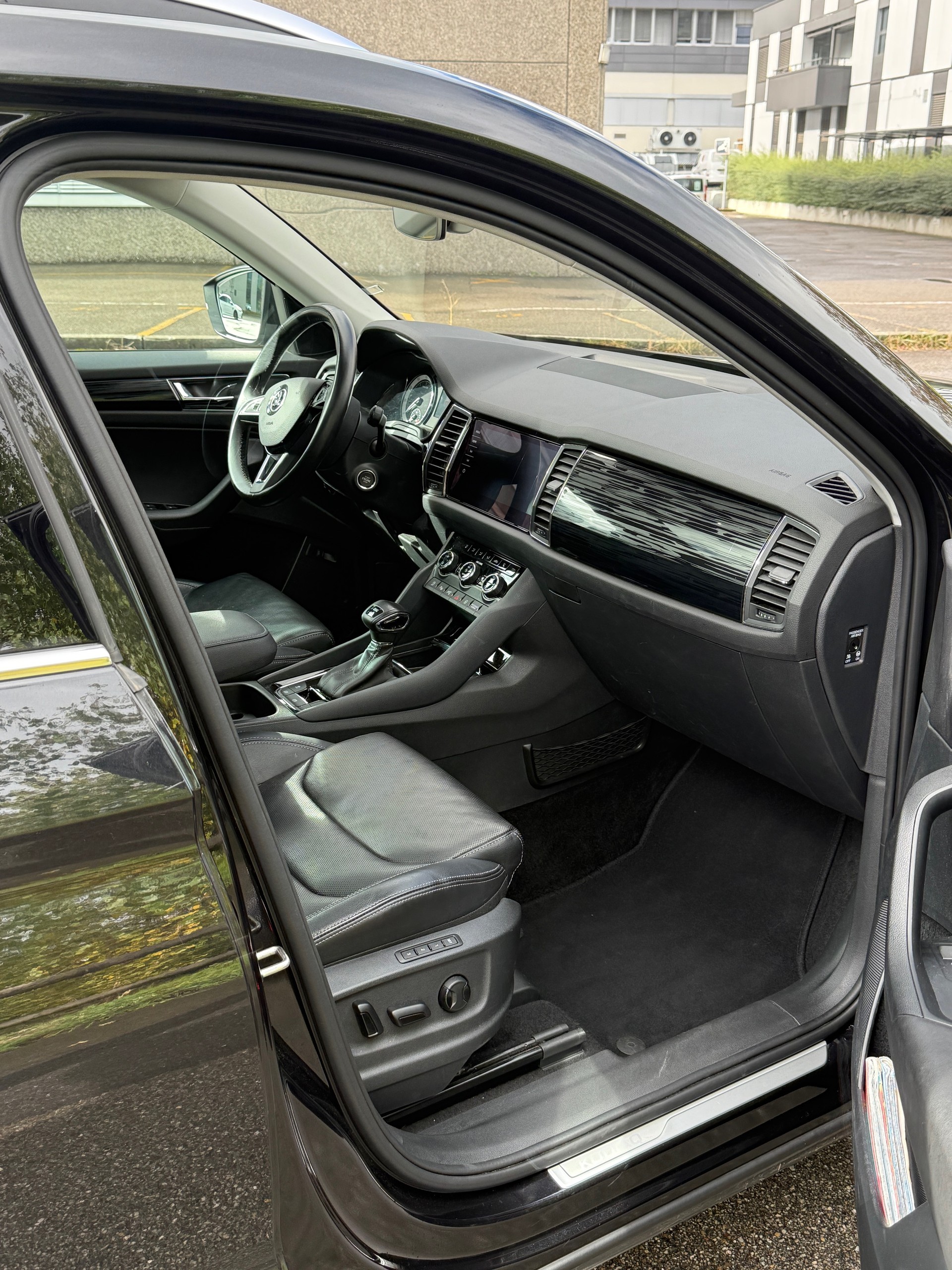 SKODA 2.0 TSI Style DSG-image-9