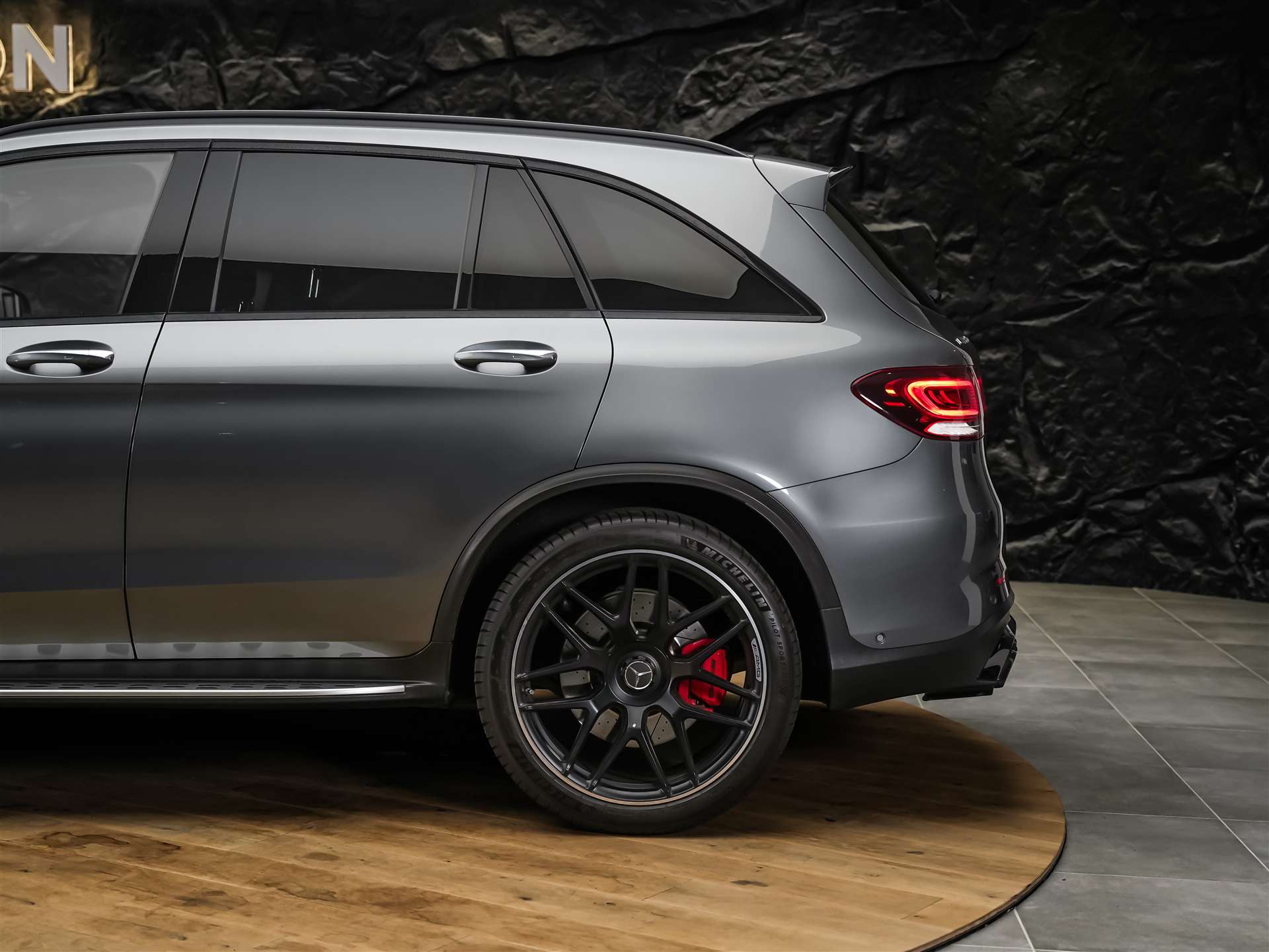 MERCEDES-BENZ GLC 63 S AMG 4Matic 9G-Tronic *CH Fahrzeug*Panorama*Sitzbelüftung*Head Up*-image-21