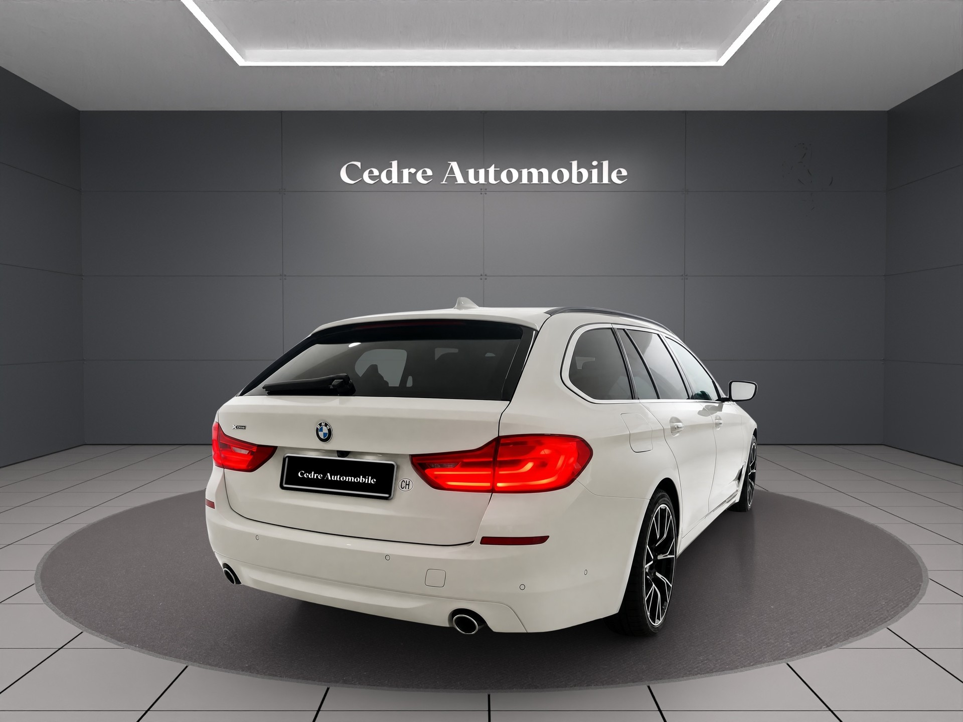 BMW 520d xDrive Touring Steptronic-image-4