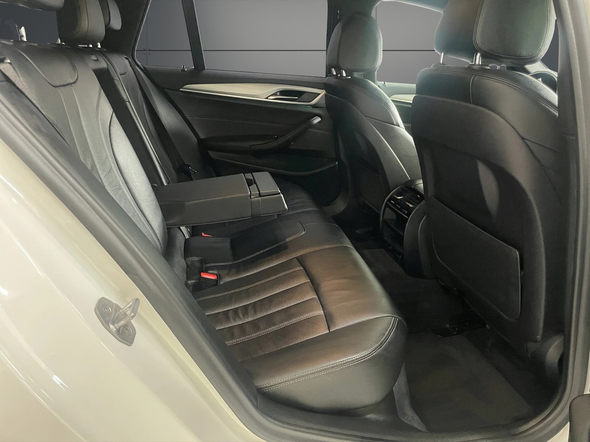 BMW 520d xDrive Touring Steptronic-image-7