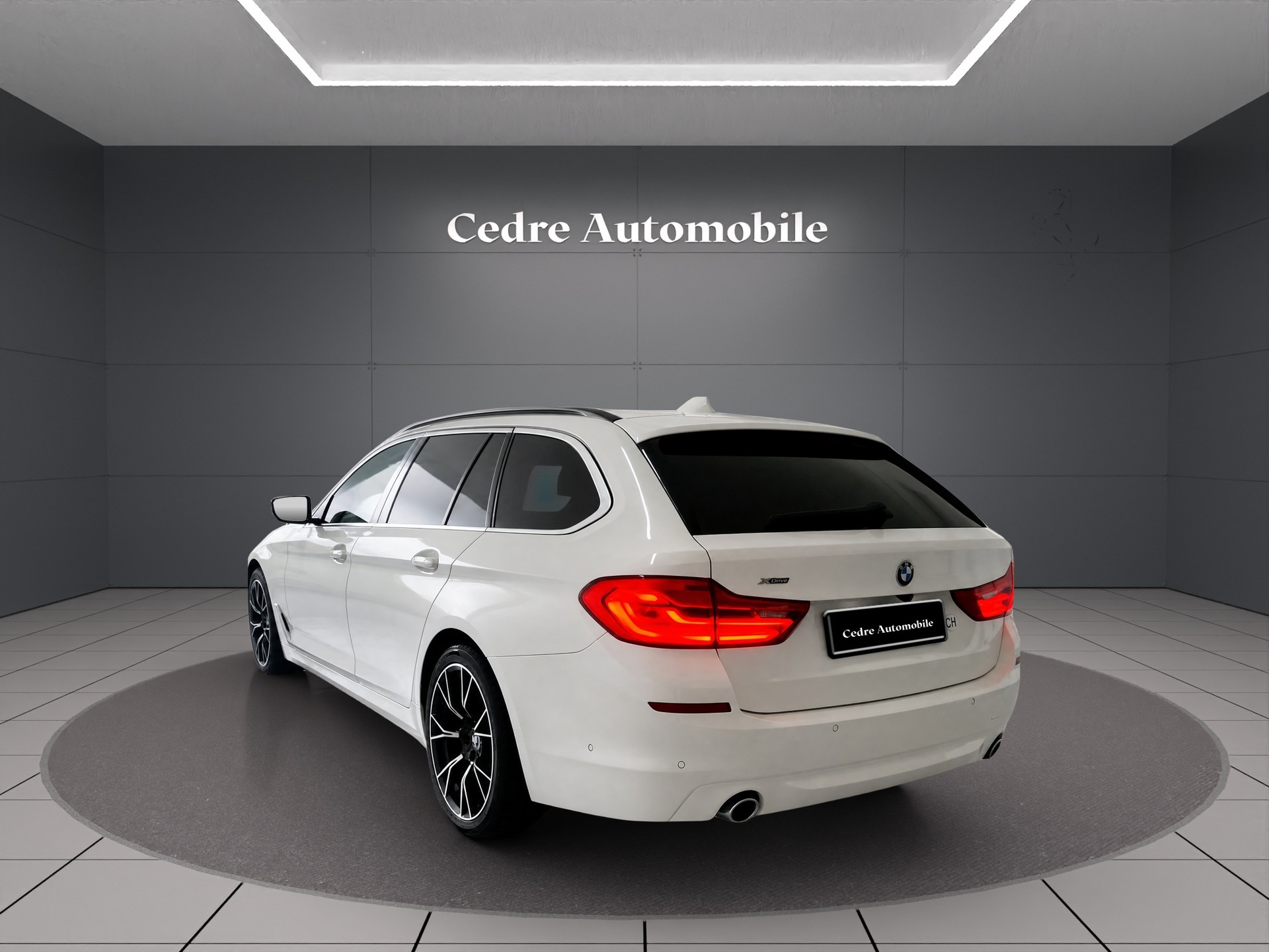 BMW 520d xDrive Touring Steptronic-image-3