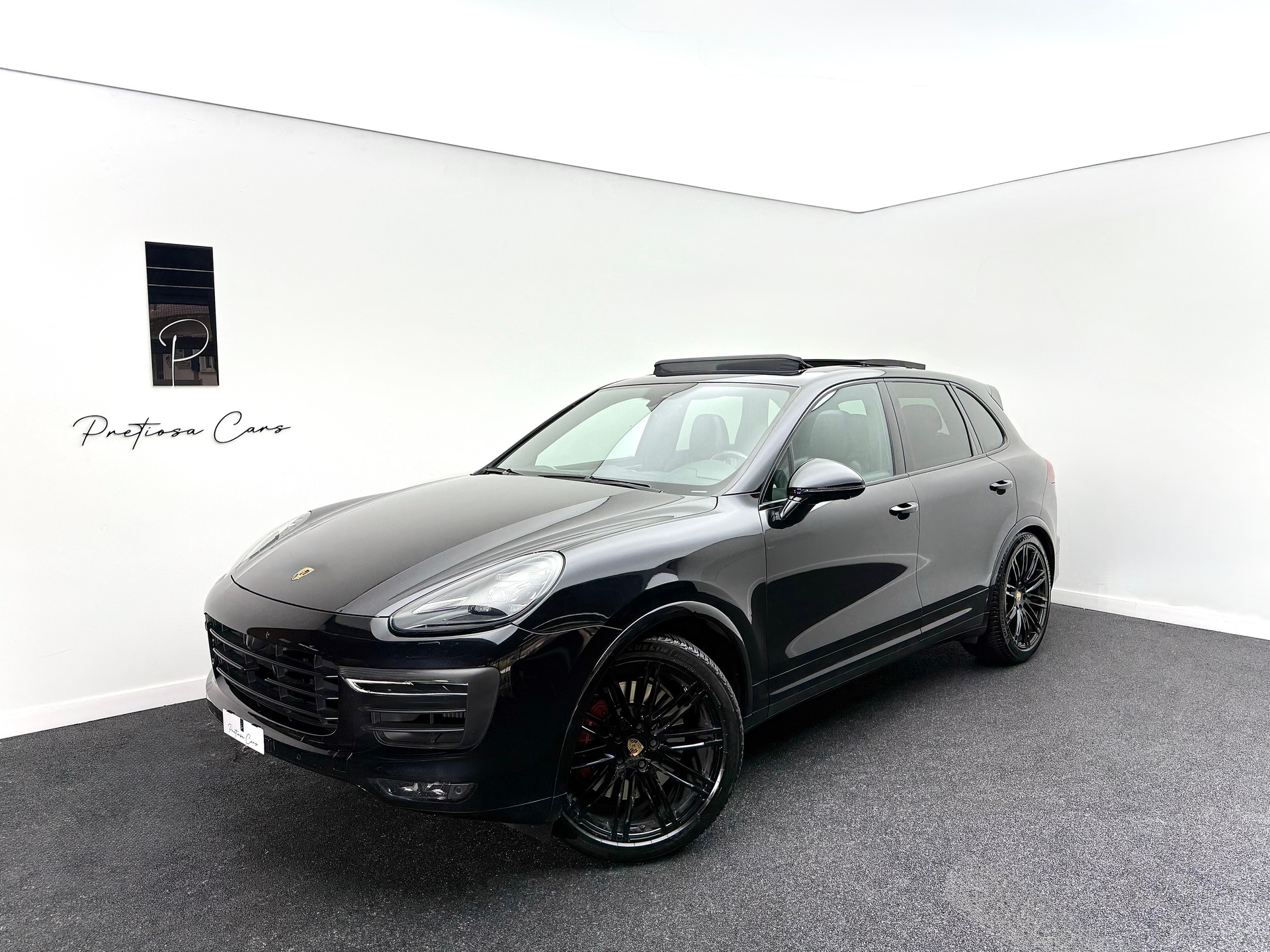 PORSCHE Cayenne Turbo-image-0