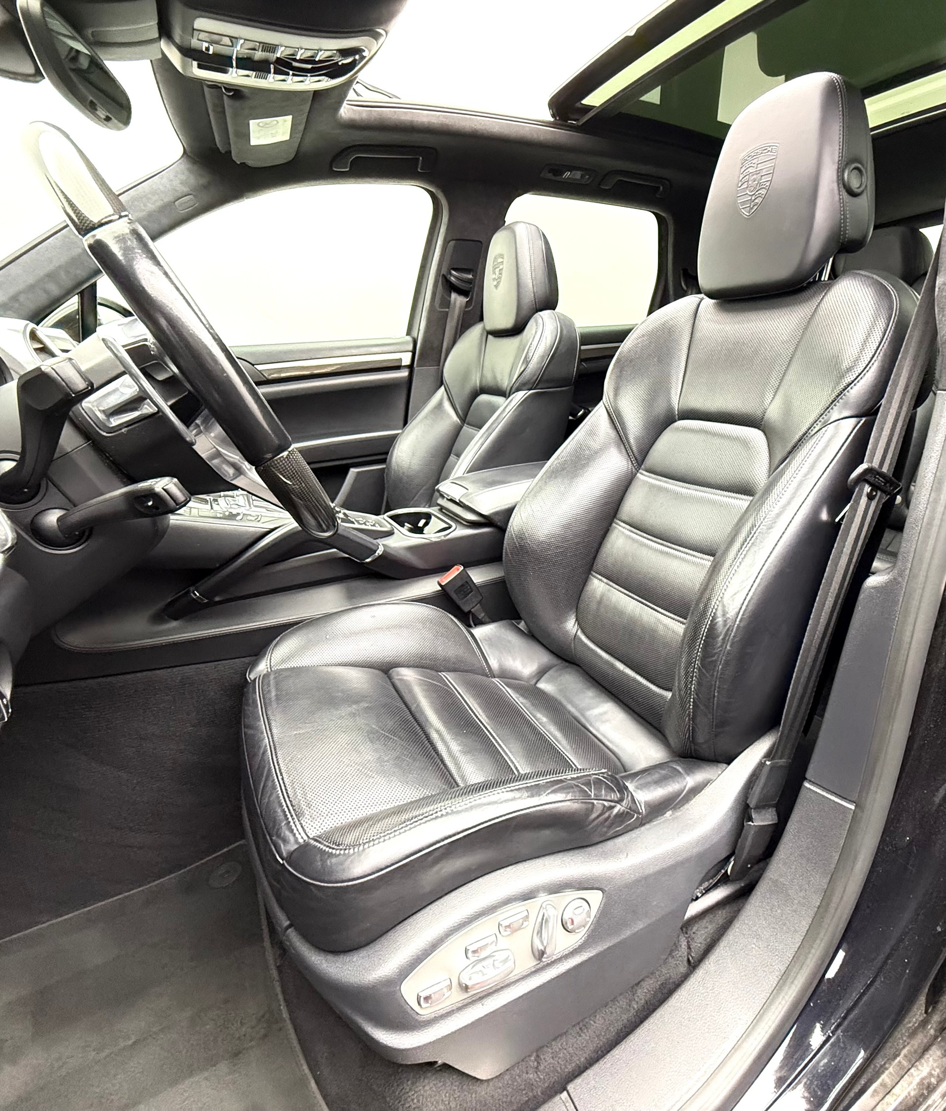 PORSCHE Cayenne Turbo-image-14