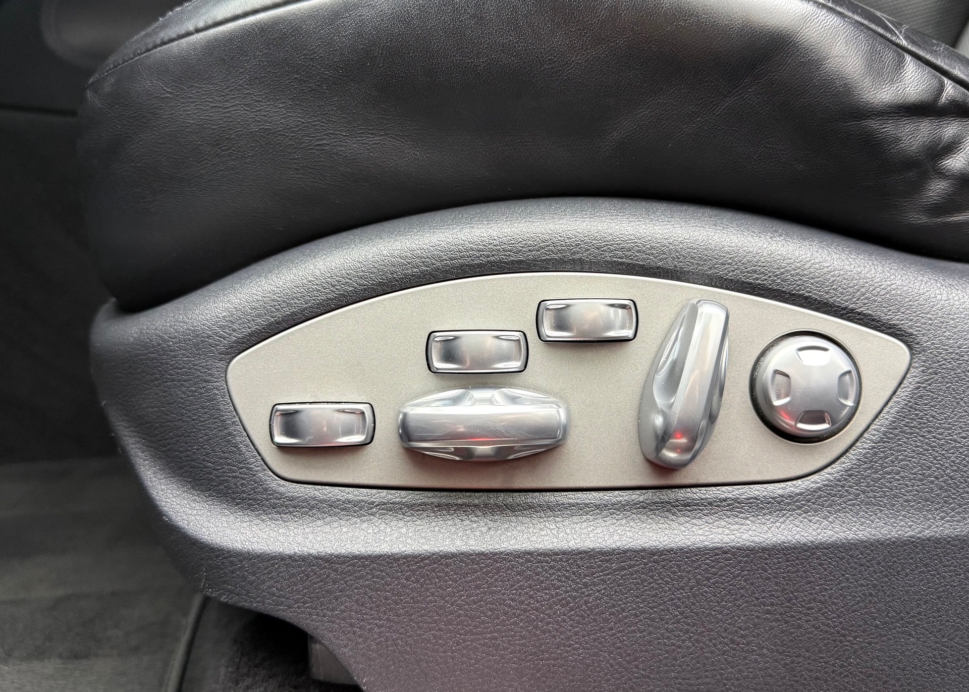 PORSCHE Cayenne Turbo-image-15