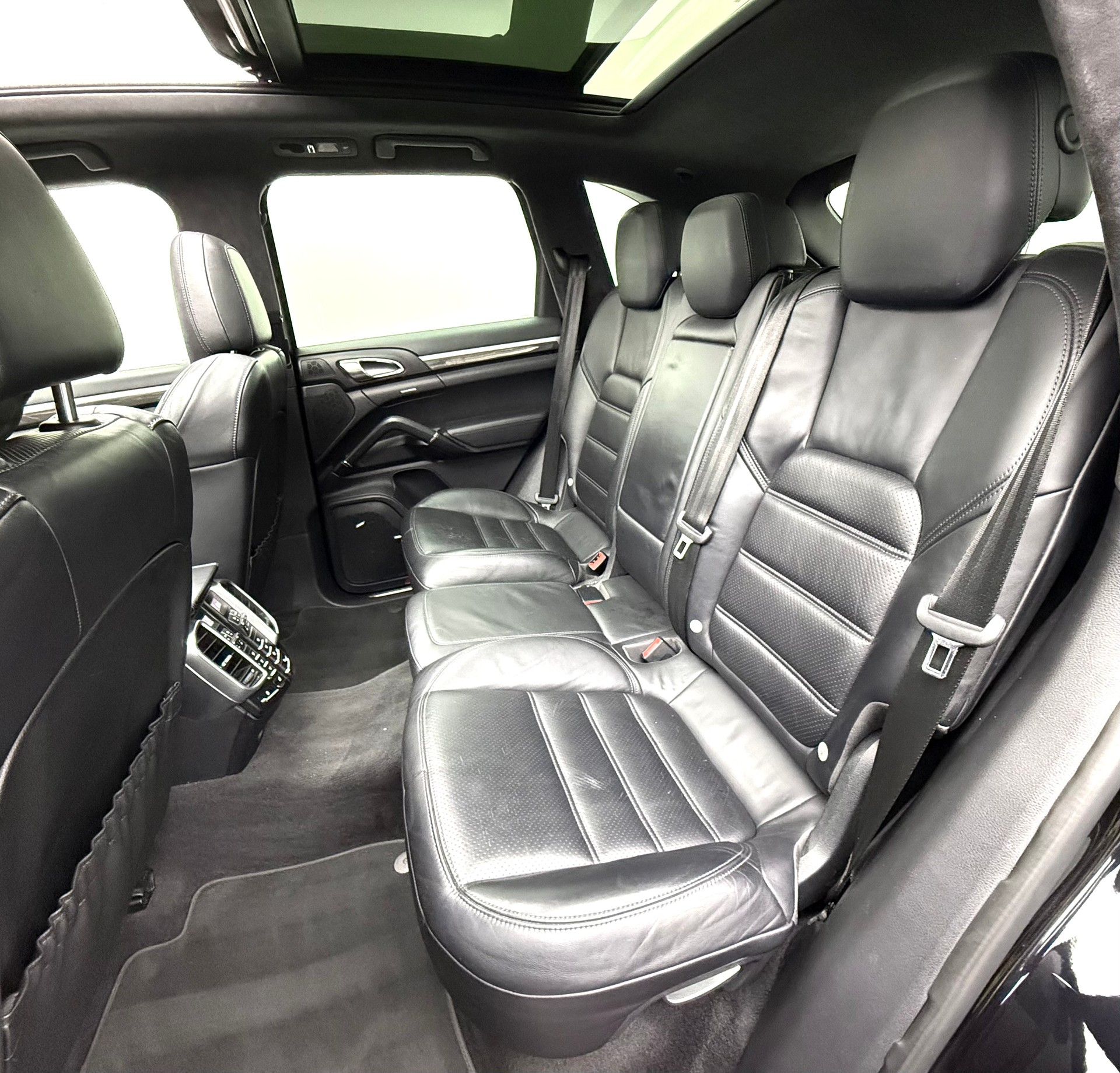 PORSCHE Cayenne Turbo-image-18
