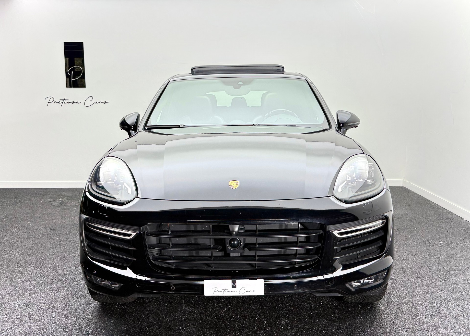 PORSCHE Cayenne Turbo-image-2