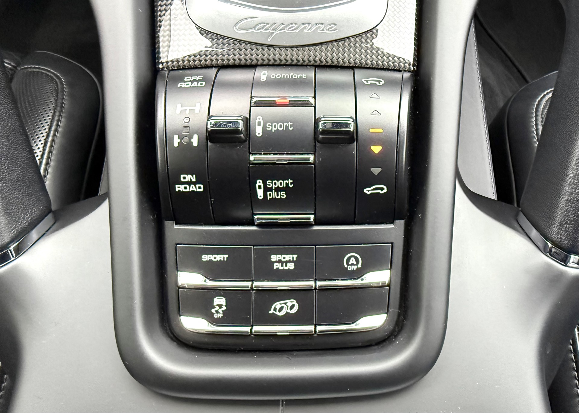 PORSCHE Cayenne Turbo-image-13