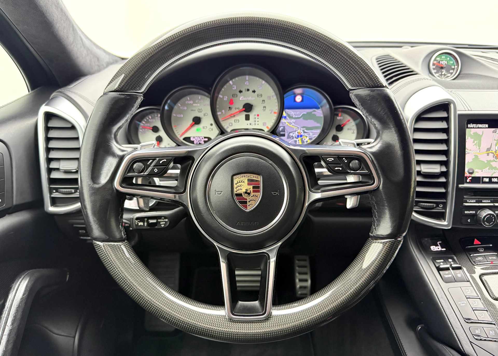 PORSCHE Cayenne Turbo-image-8