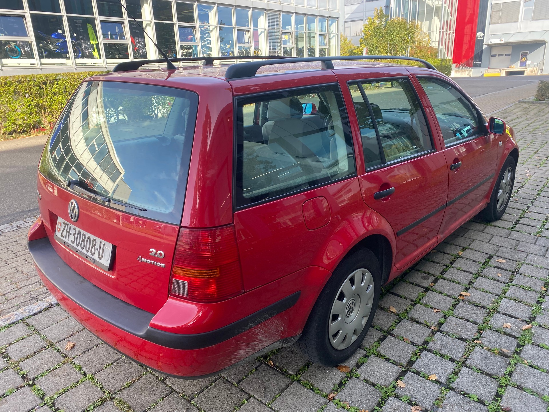 VW Golf Variant 2.0 Comfortline 4Motion-image-4