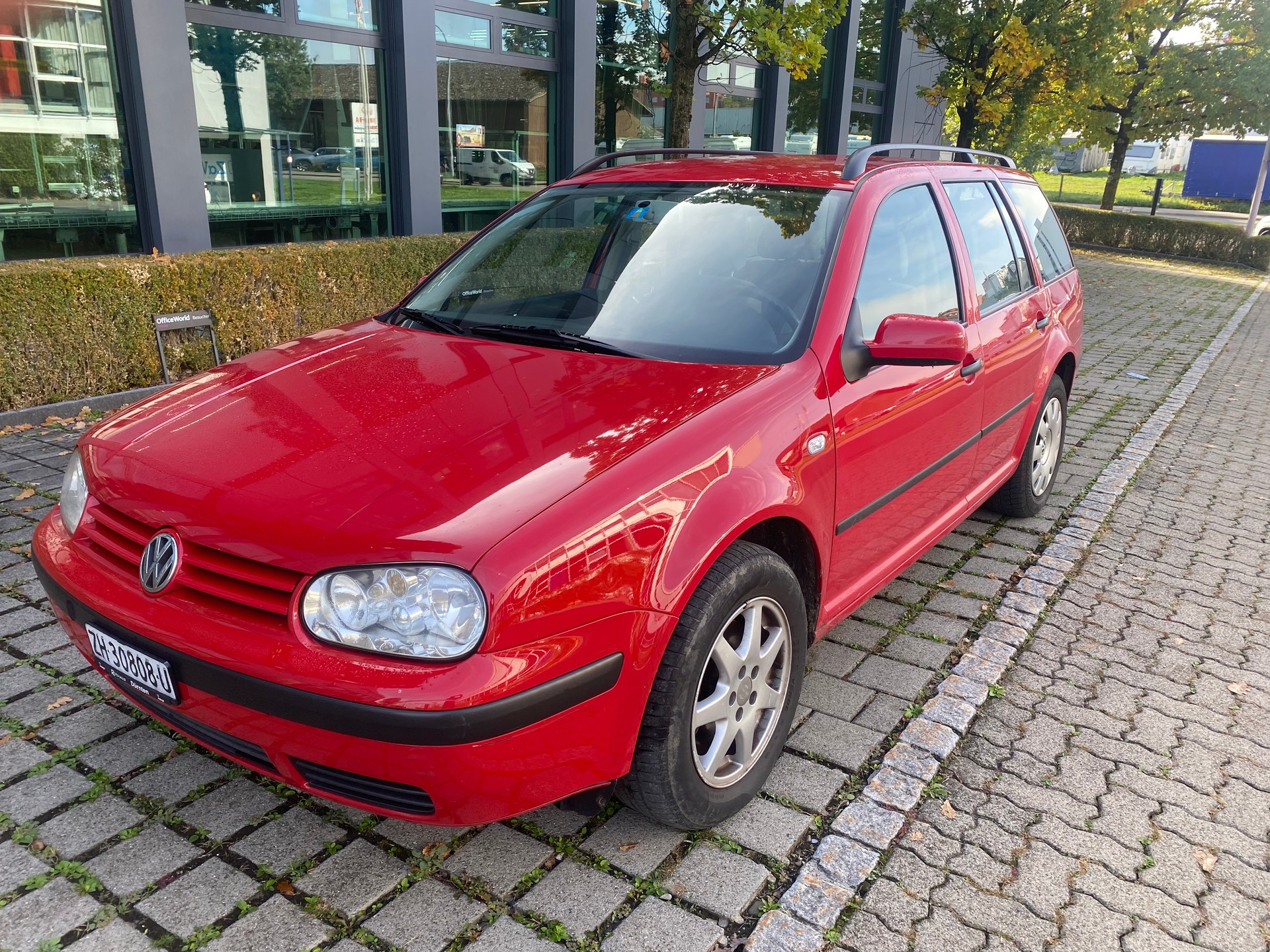 VW Golf Variant 2.0 Comfortline 4Motion-image-1