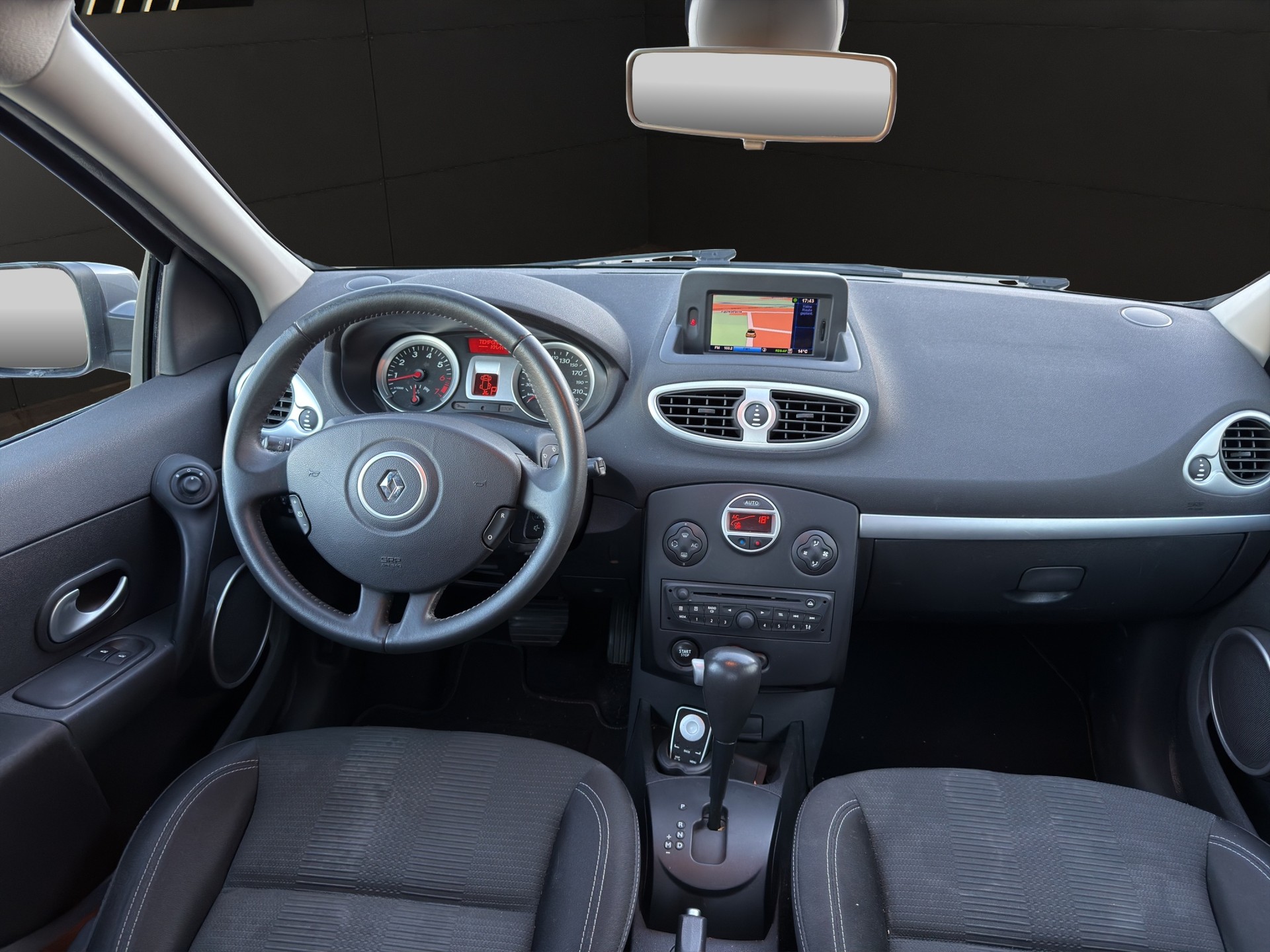 RENAULT Clio 1.6 16V Exception Automatic-image-8