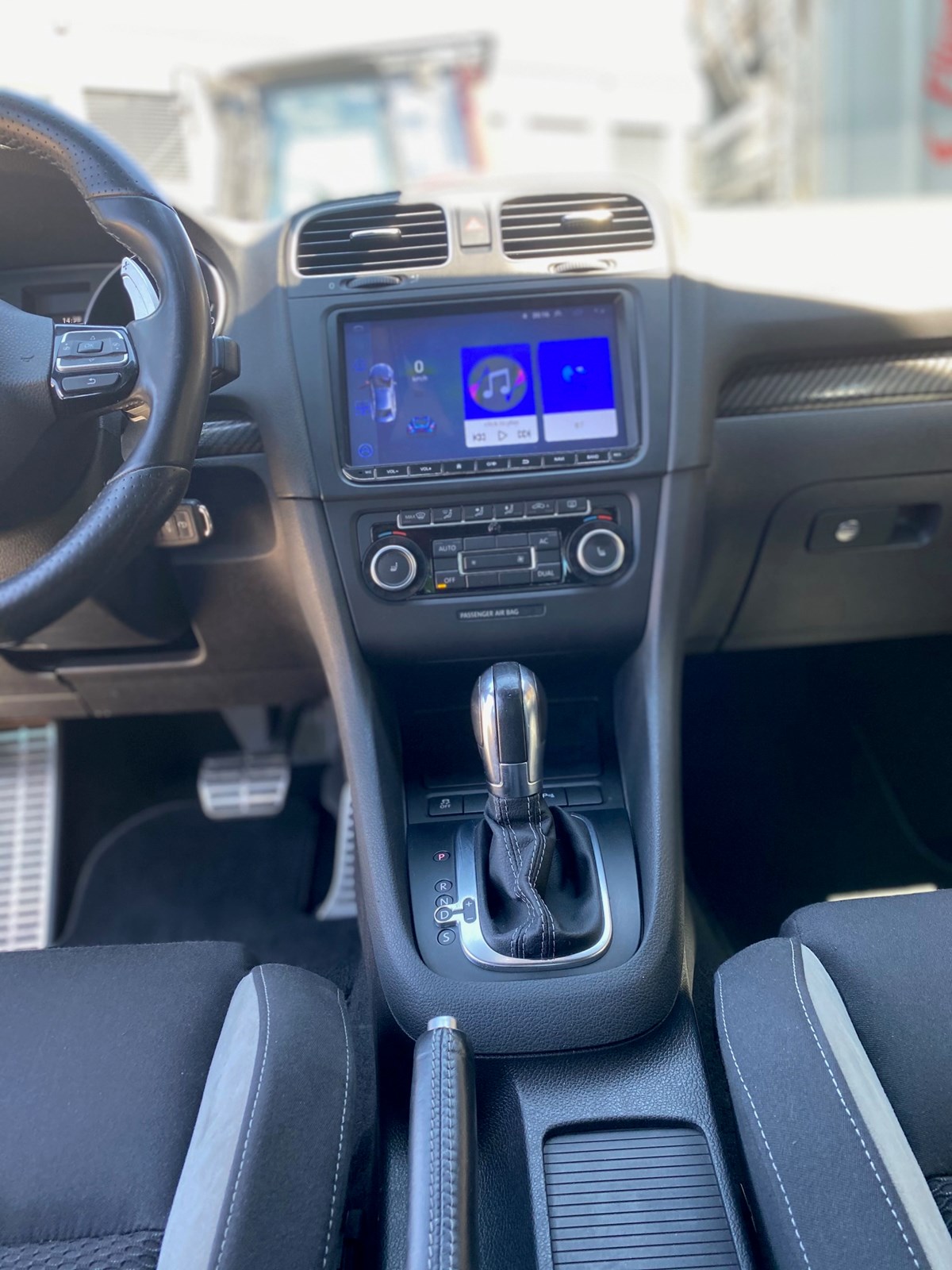 VW Golf 2.0 TSI R 4Motion DSG-image-15