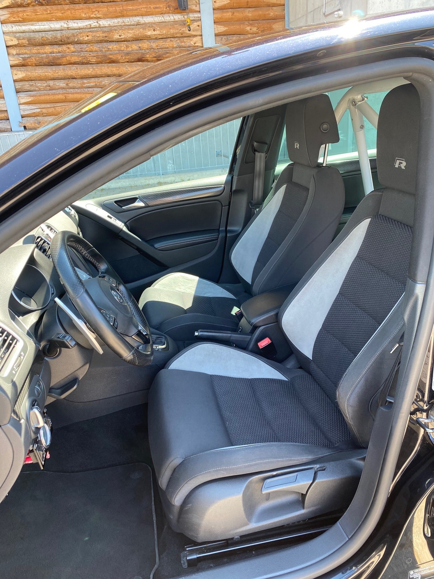 VW Golf 2.0 TSI R 4Motion DSG-image-12
