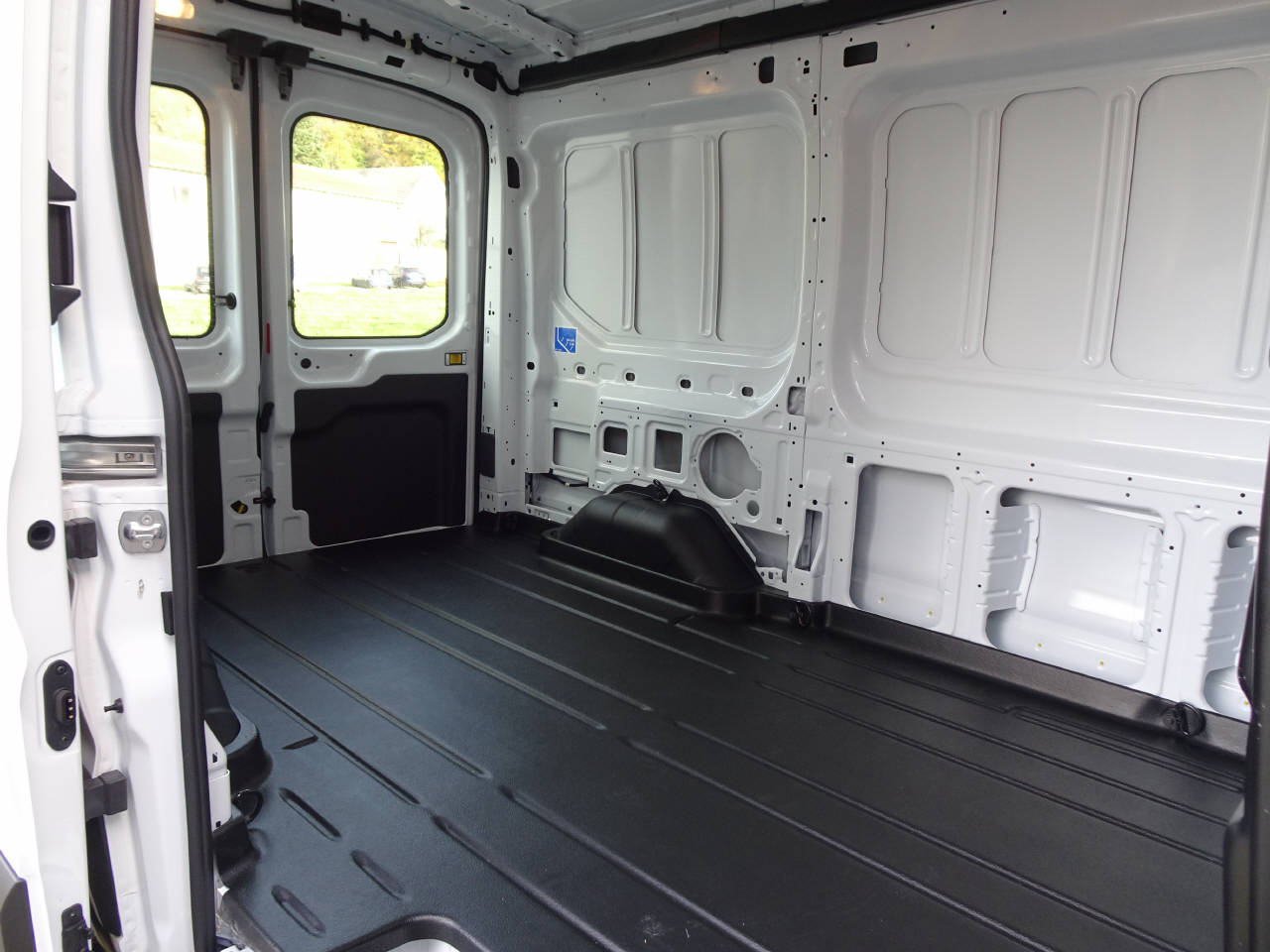 FORD E-Transit Van 350 L2 H2 Trend-image-4