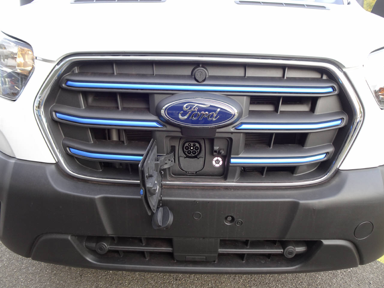 FORD E-Transit Van 350 L2 H2 Trend-image-14