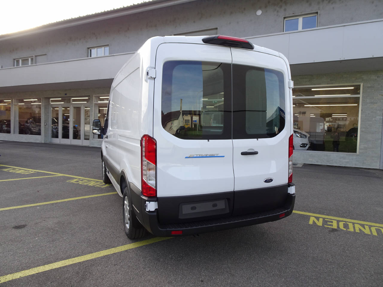 FORD E-Transit Van 350 L2 H2 Trend-showroom-element-2