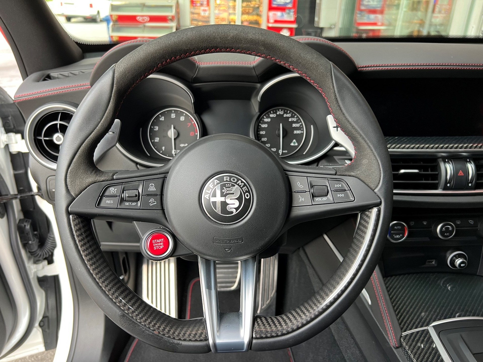 ALFA ROMEO Stelvio Racing Edition KR 7 2.9 V6 Quadrifoglio Q4 Automatic-image-4