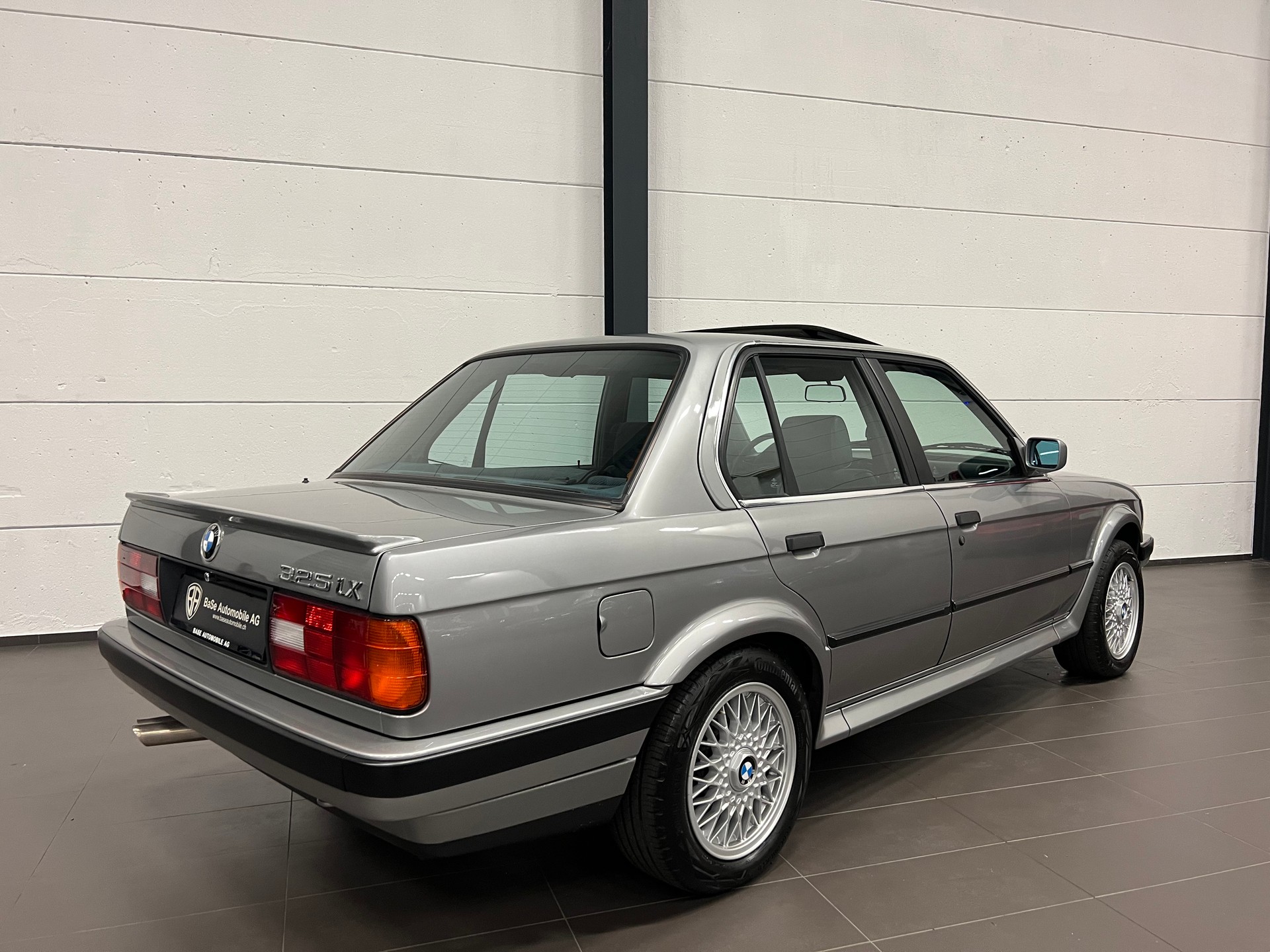 BMW 325iX A-image-10