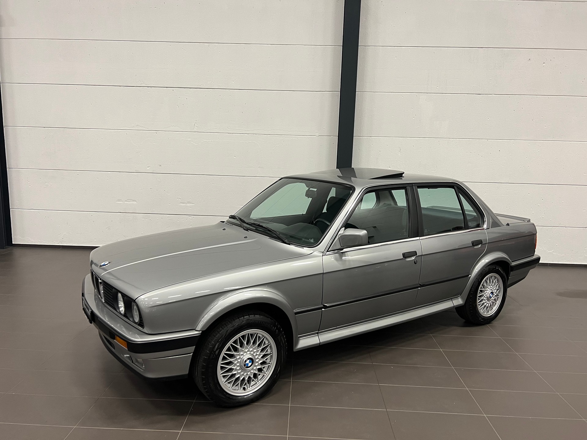 BMW 325iX A-image-4
