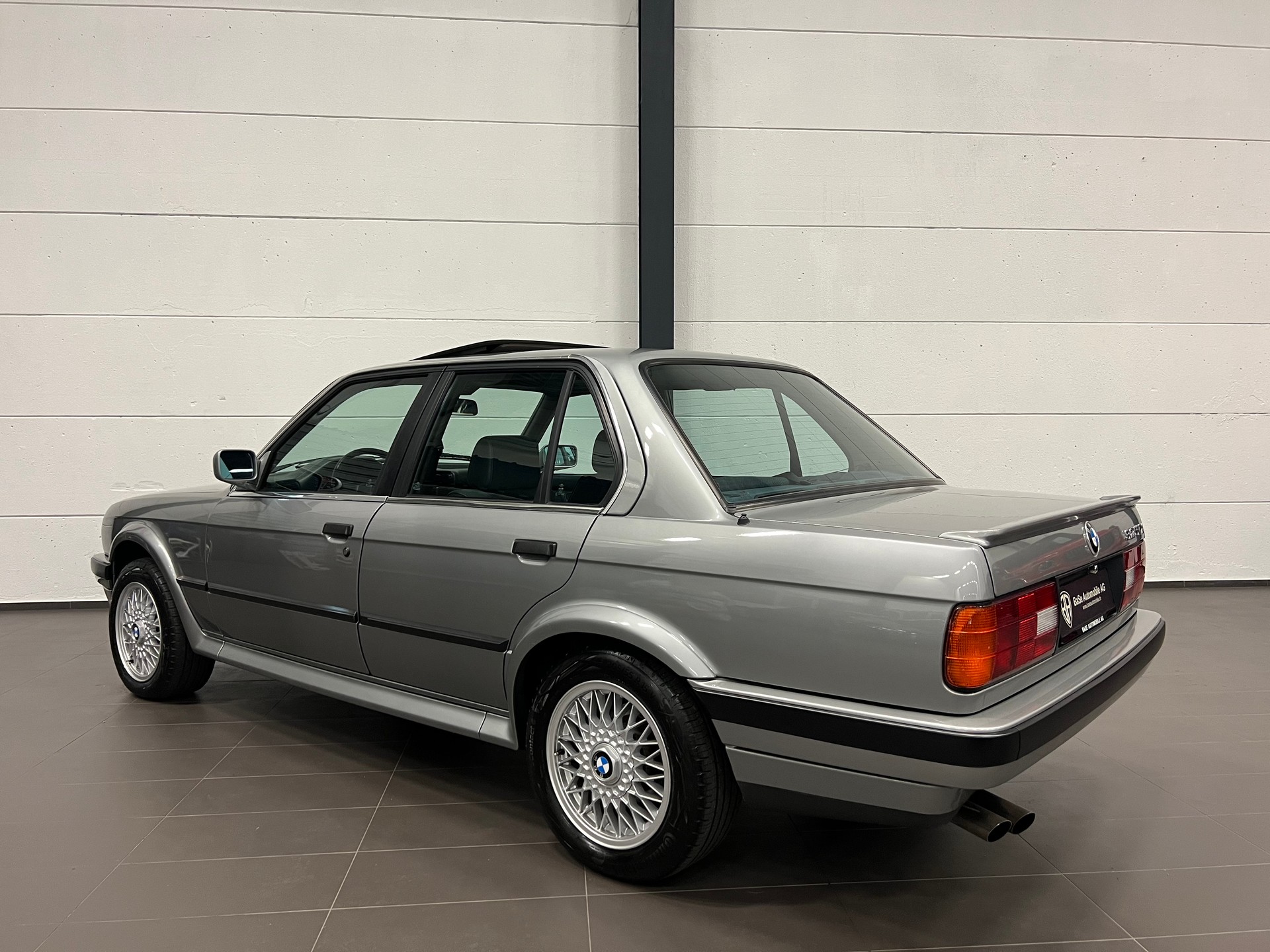 BMW 325iX A-image-11