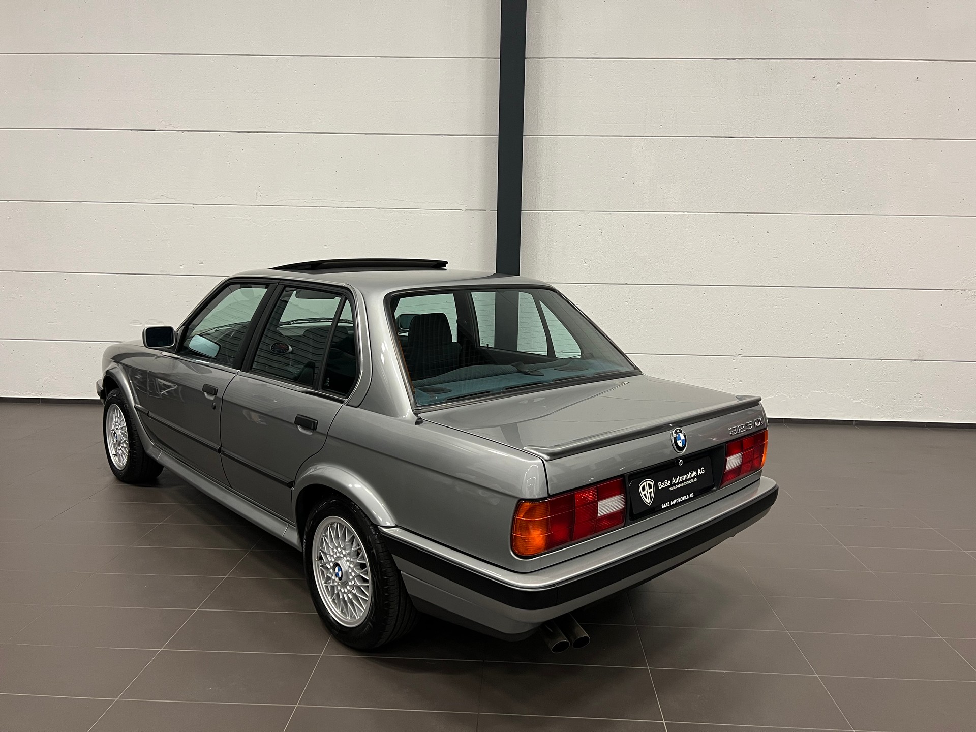 BMW 325iX A-image-13
