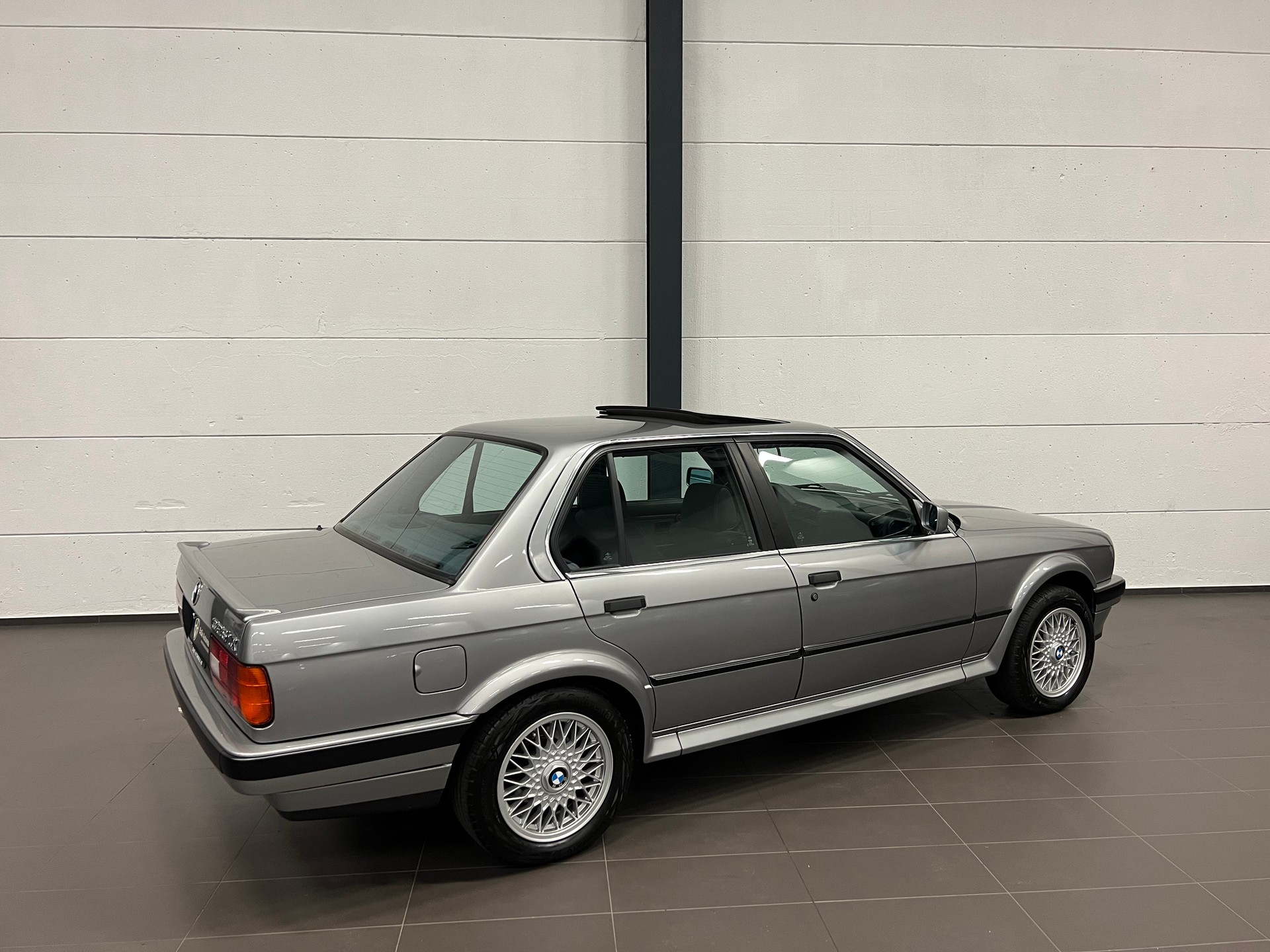 BMW 325iX A-image-12