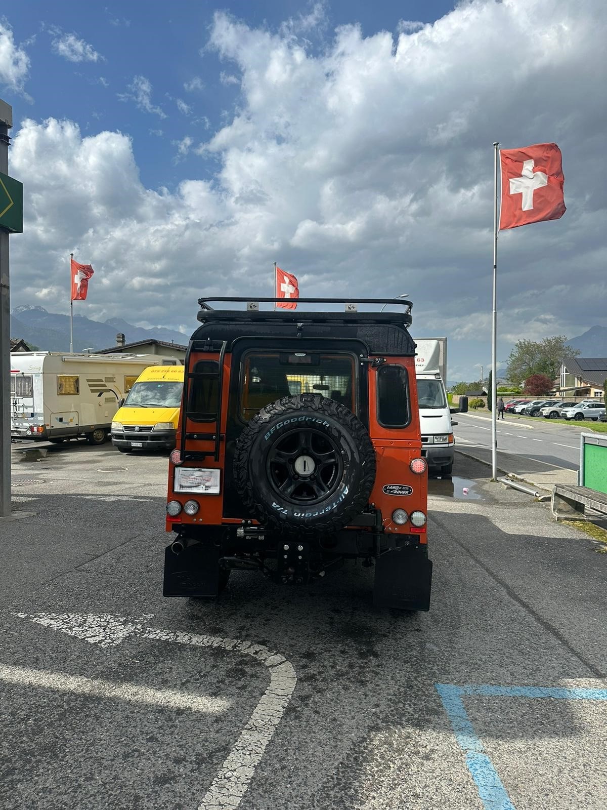 LAND ROVER Defender 110 2.2 TD4 Station Wagon Adventure-image-2