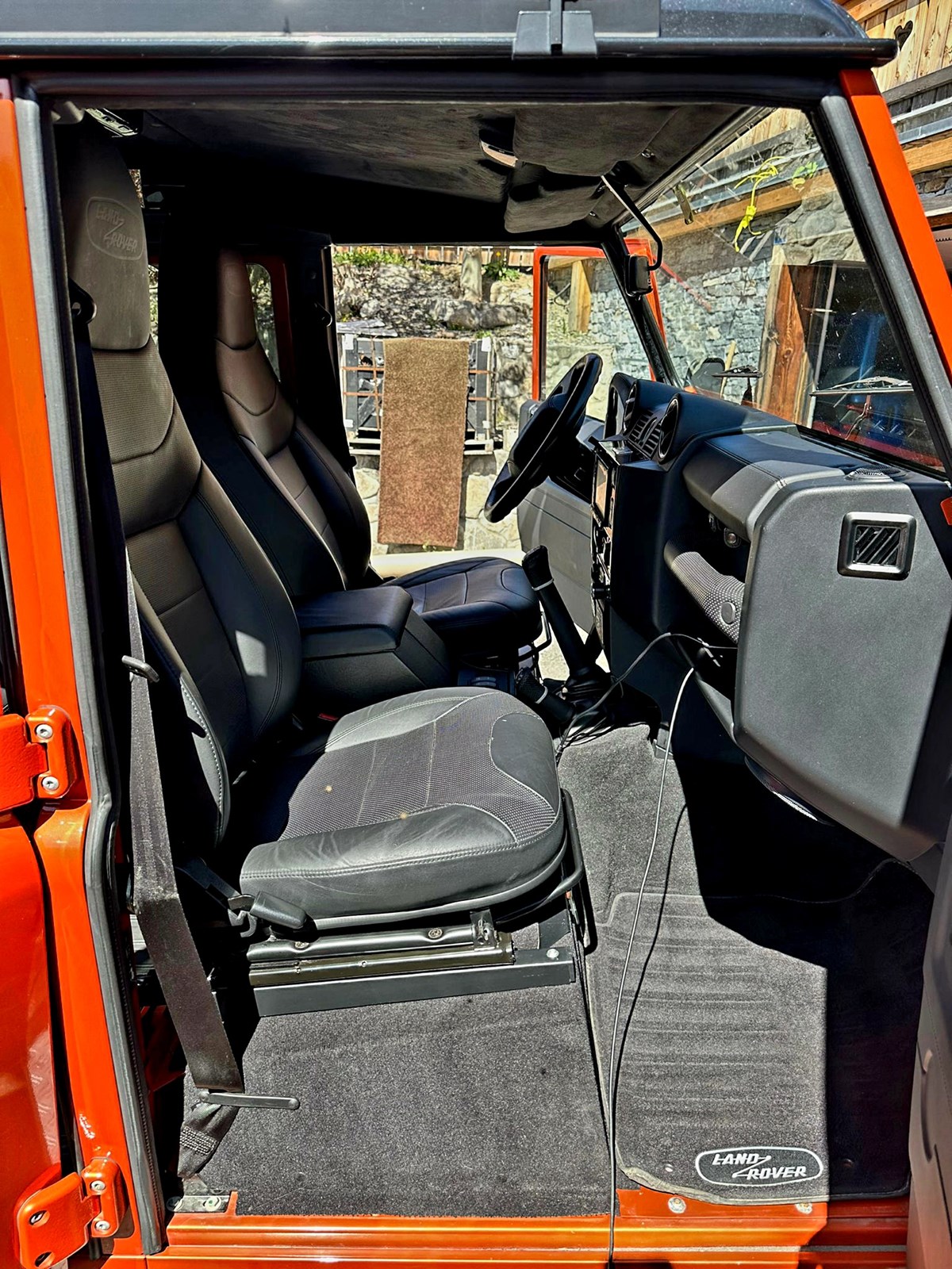 LAND ROVER Defender 110 2.2 TD4 Station Wagon Adventure-image-3