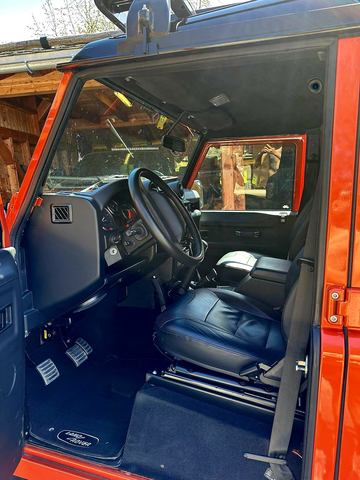 LAND ROVER Defender 110 2.2 TD4 Station Wagon Adventure-image-4