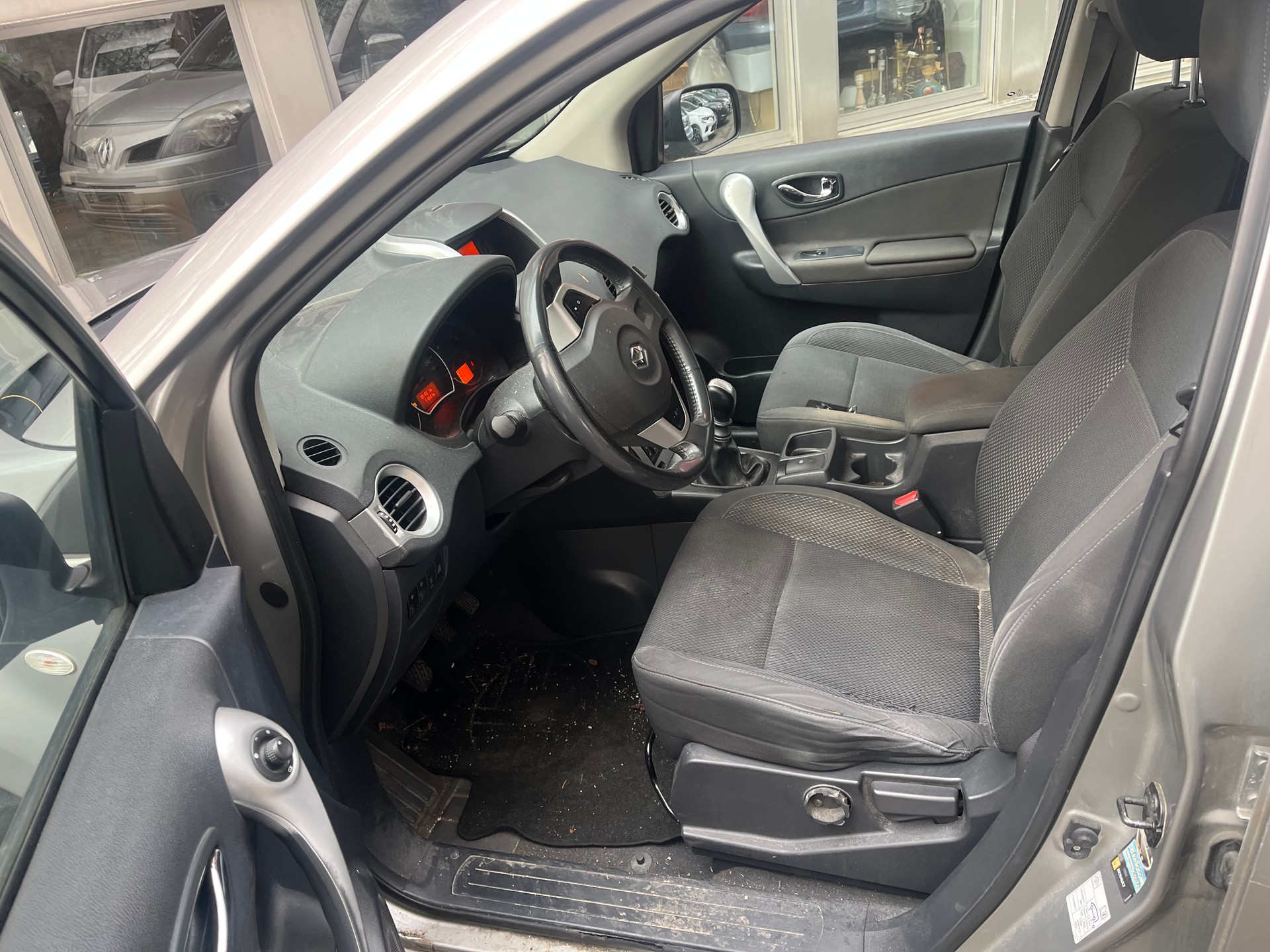 RENAULT Koleos 2.5 Dynamique 4x4-image-10