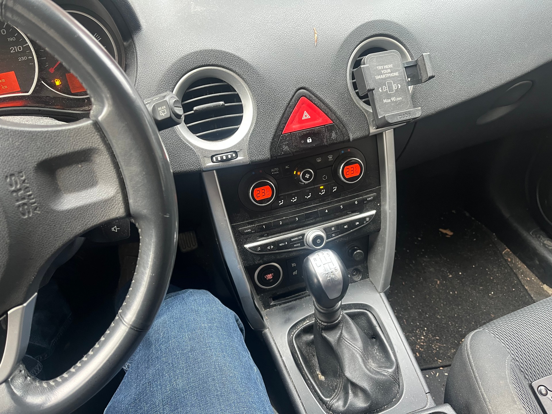 RENAULT Koleos 2.5 Dynamique 4x4-image-8