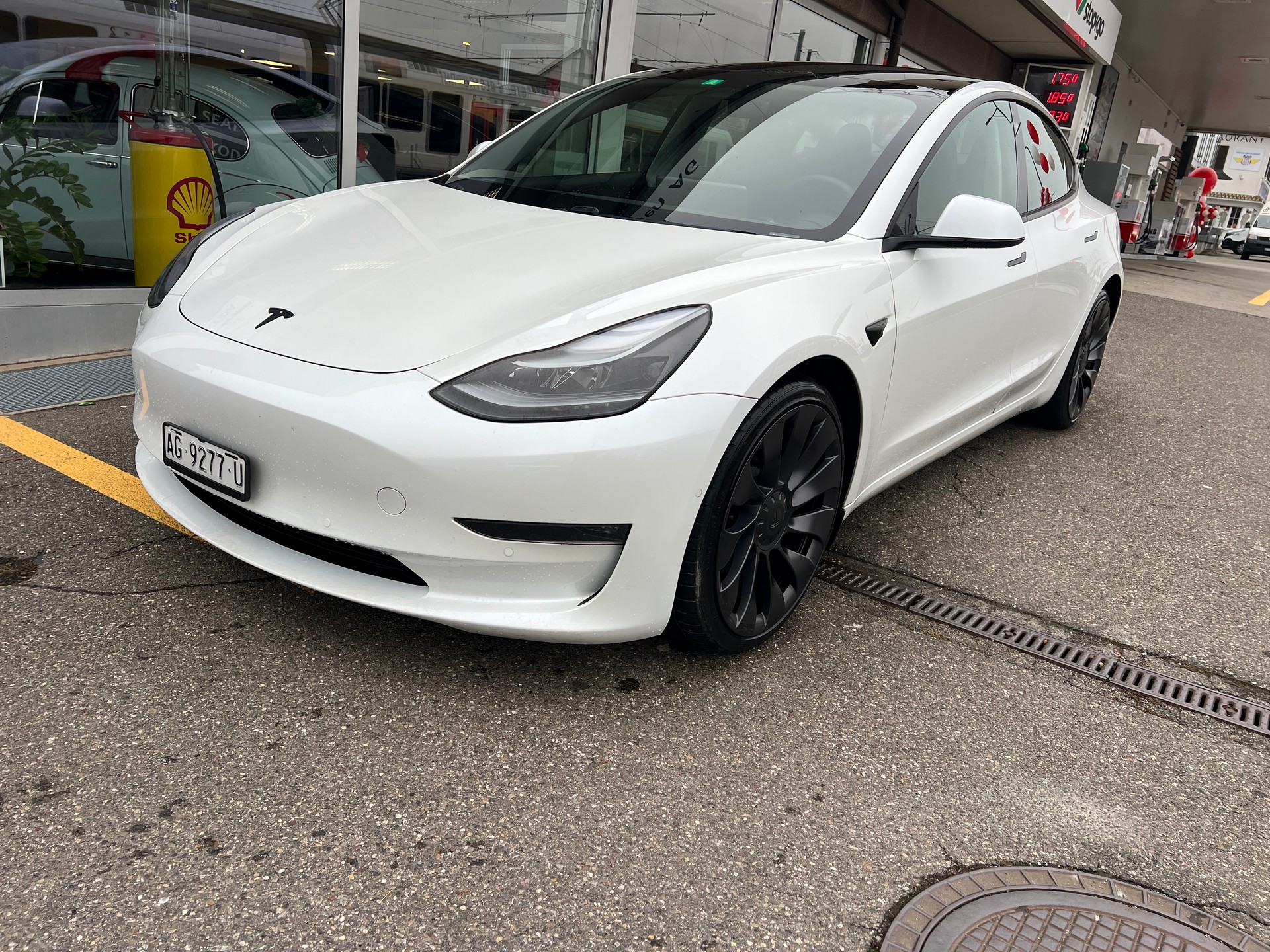 TESLA Model 3 Performance Dual Motor AWD CH-Auto mit Werksgarantie 52% Rabatt-image-1