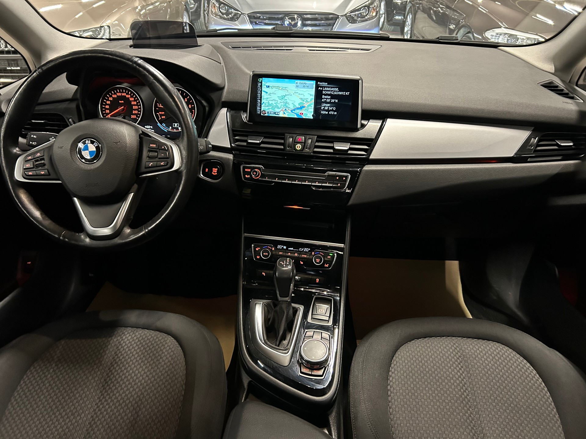 BMW 225i xDrive Active Tourer Steptronic-image-15