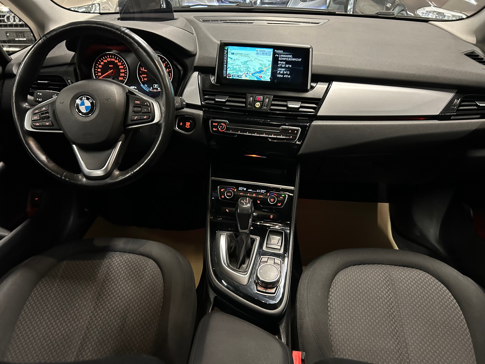 BMW 225i xDrive Active Tourer Steptronic-image-10