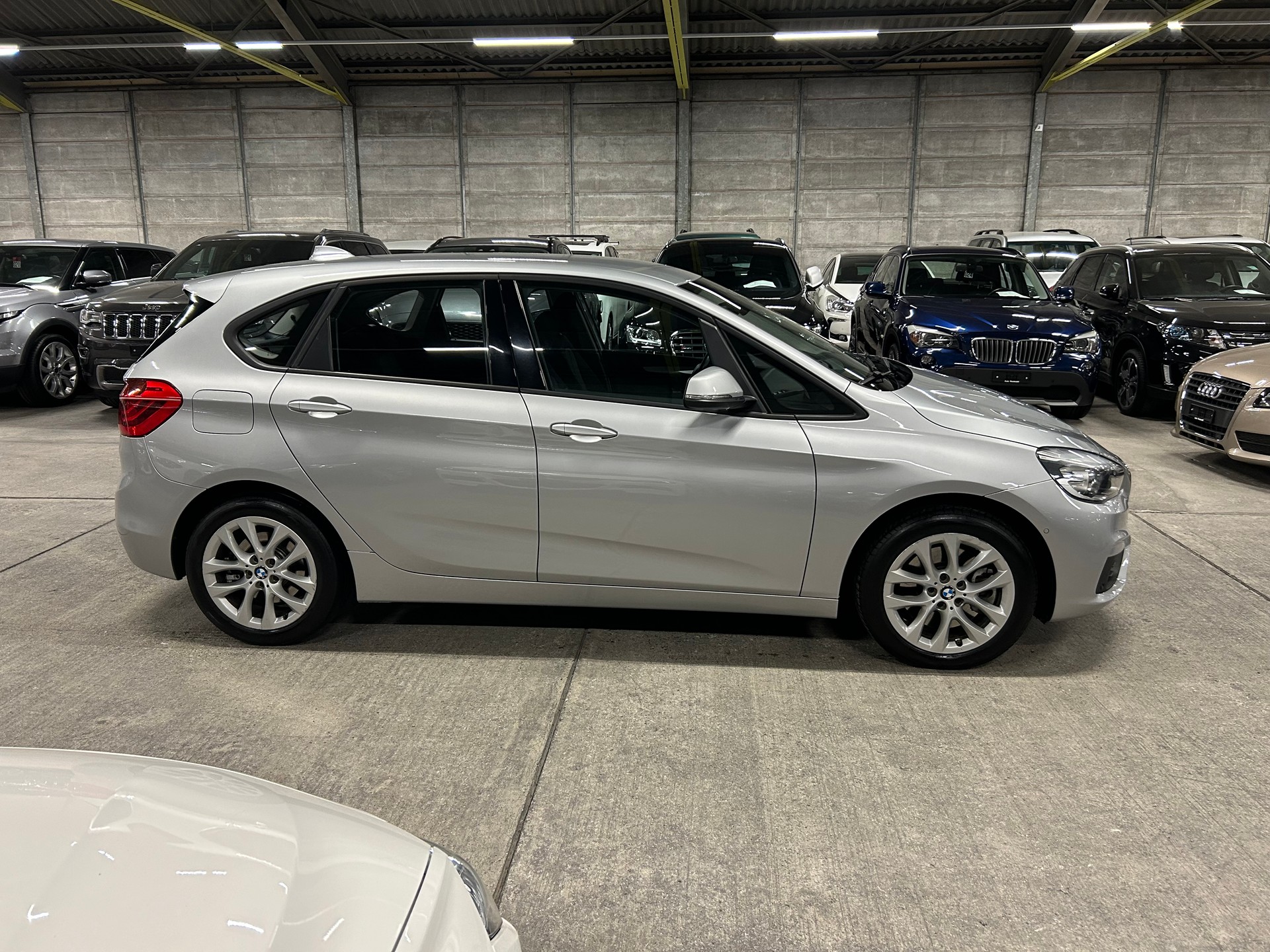 BMW 225i xDrive Active Tourer Steptronic-image-2