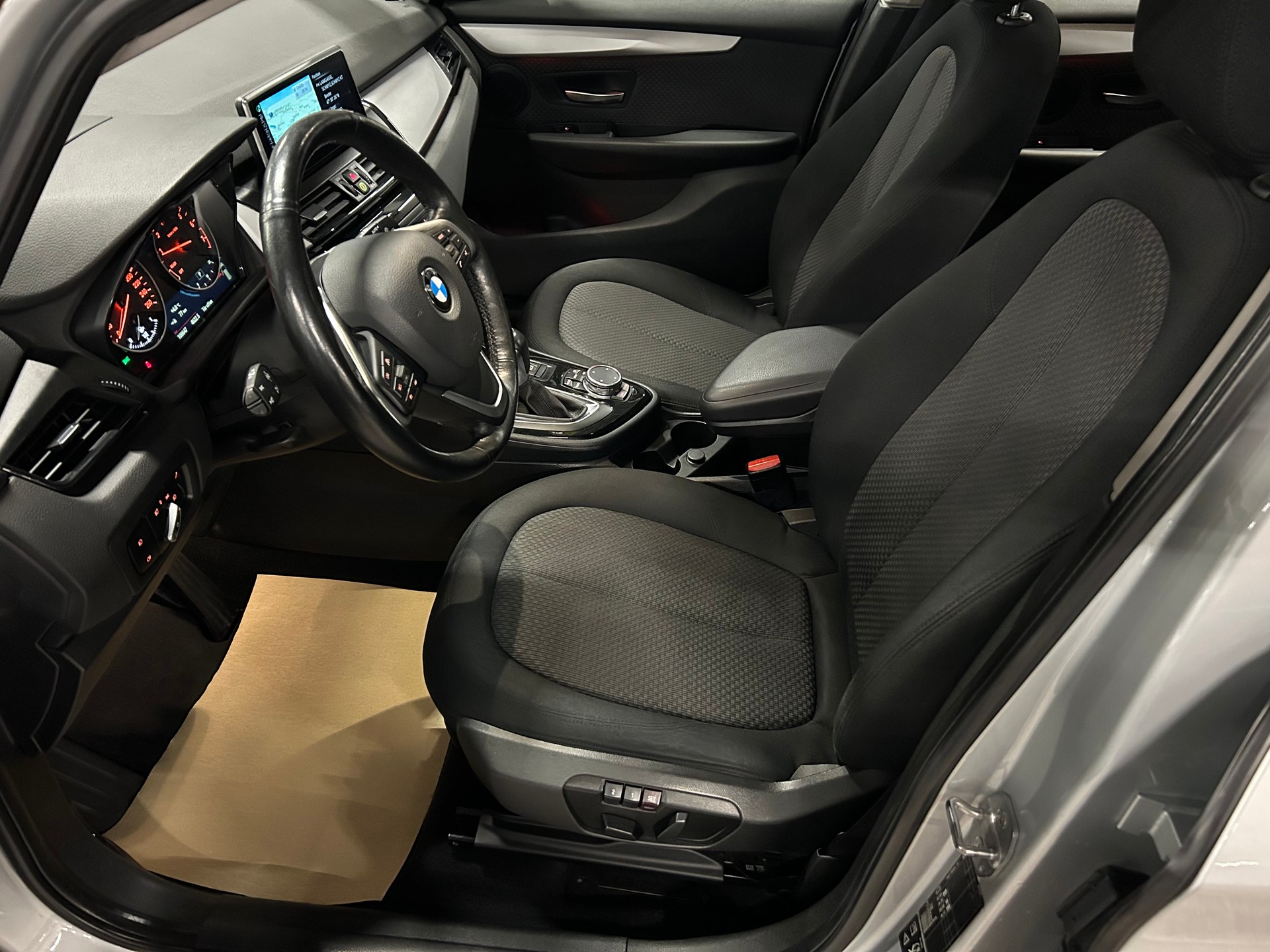 BMW 225i xDrive Active Tourer Steptronic-image-9