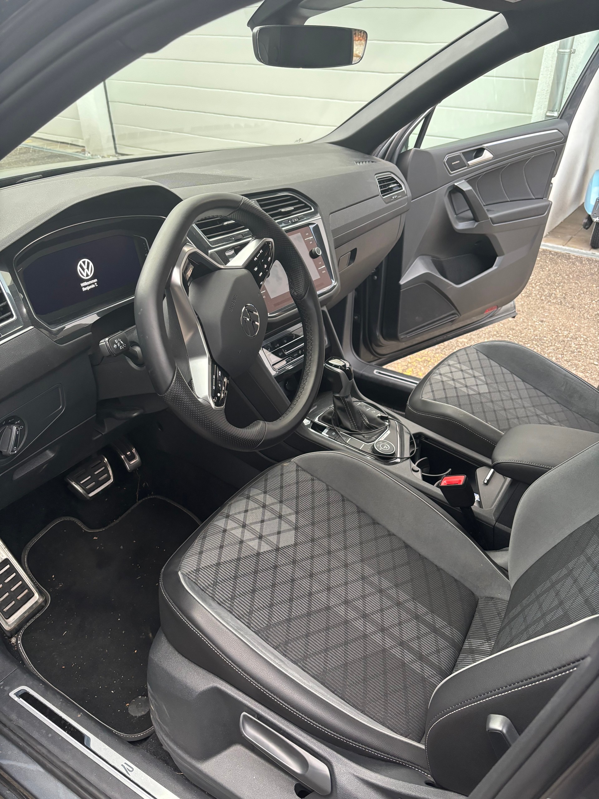 VW Tiguan Allspace 2.0 TDI SCR R-Line 4Motion DSG-image-3