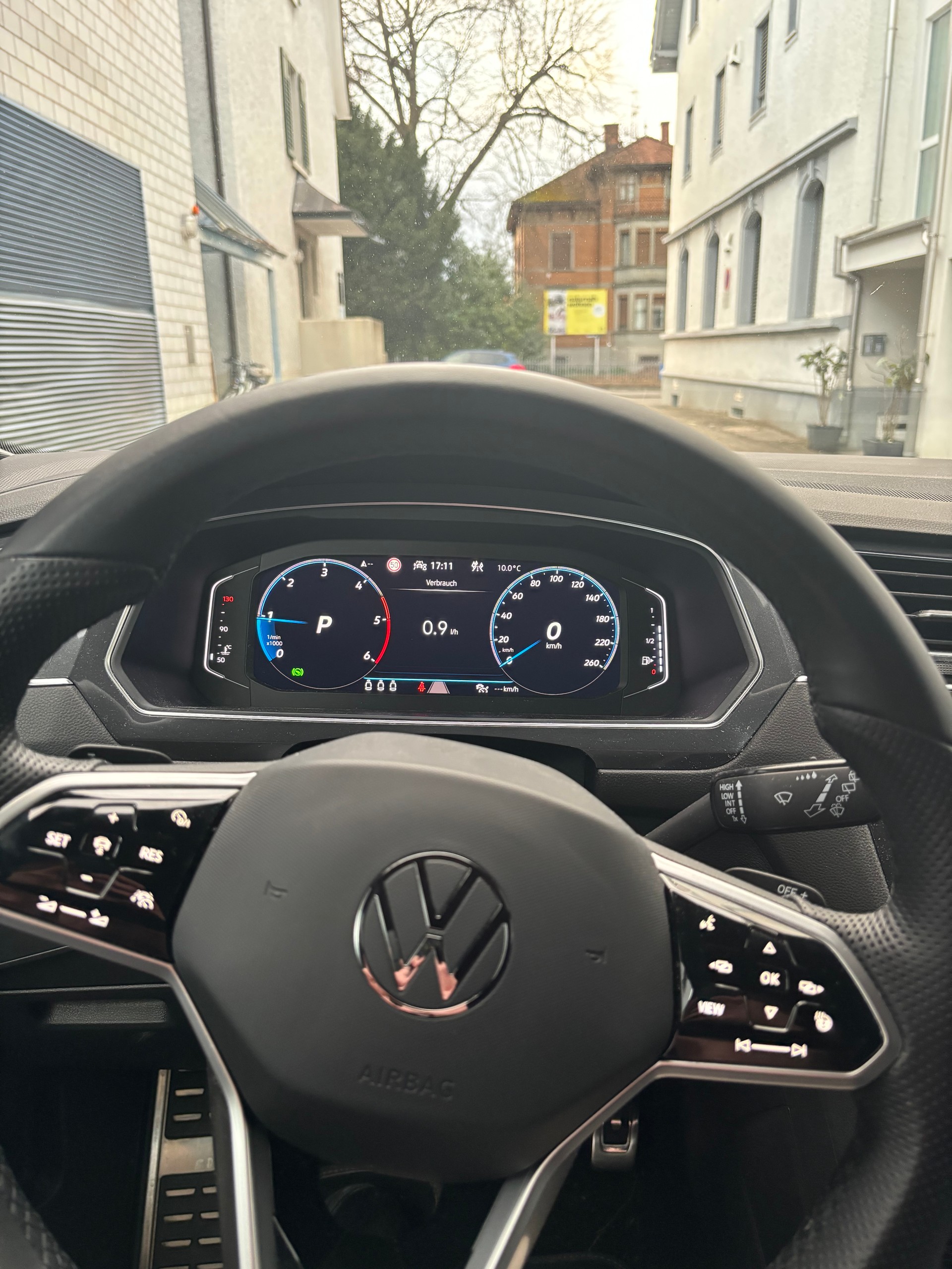 VW Tiguan Allspace 2.0 TDI SCR R-Line 4Motion DSG-image-4