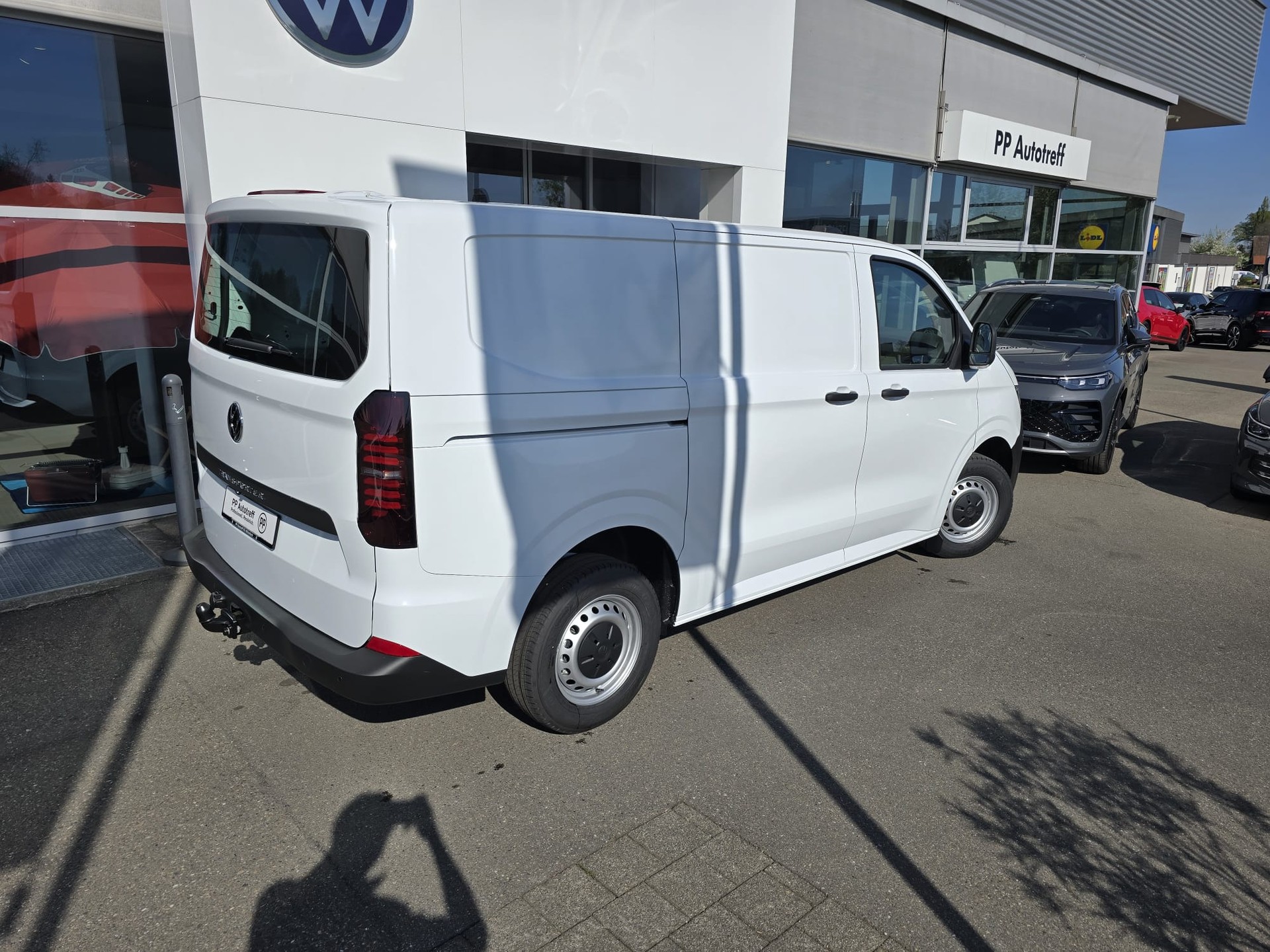 VW Transporter 2.0 TDI Automat-image-4