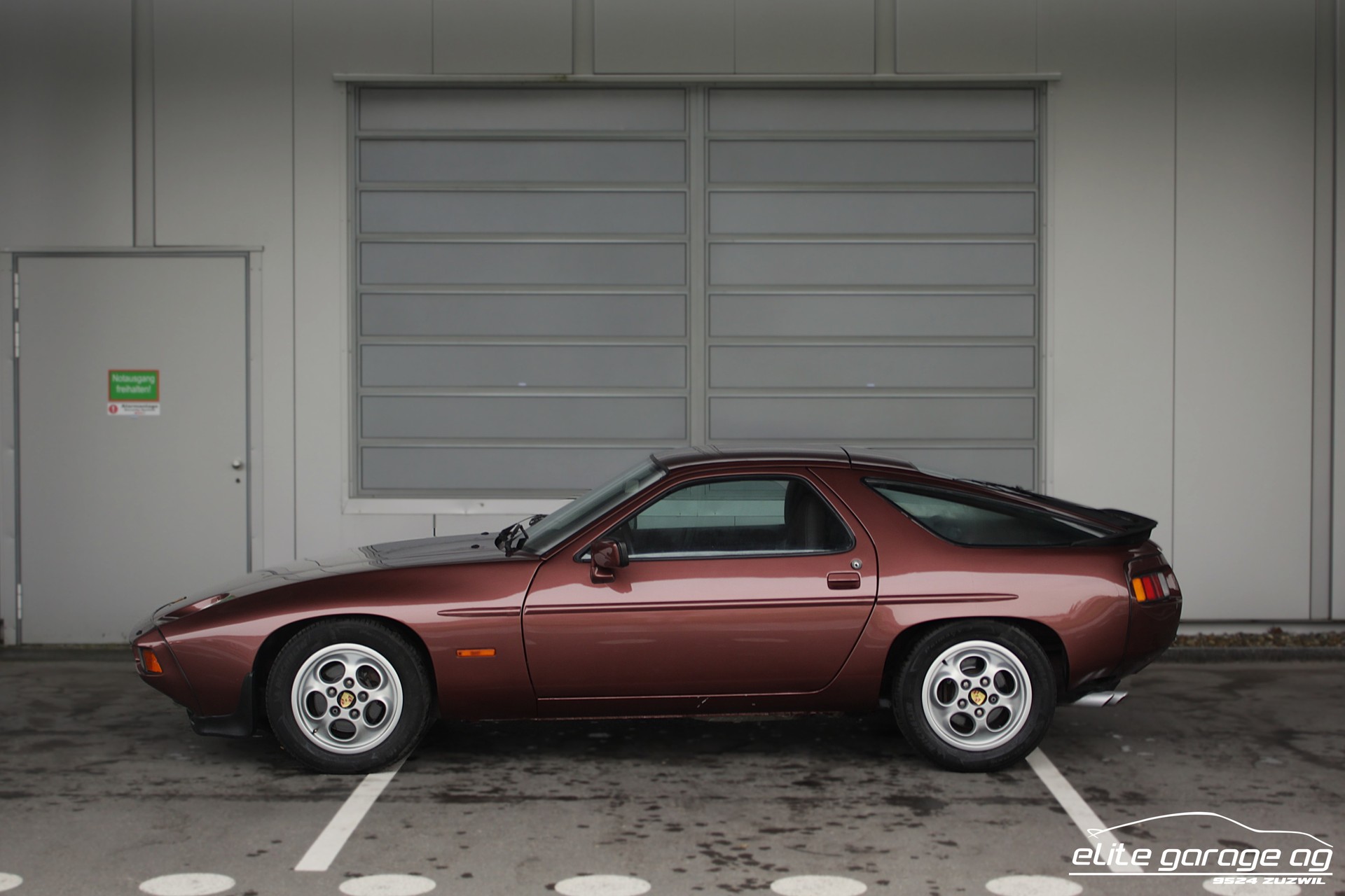 PORSCHE 928 S A-image-1