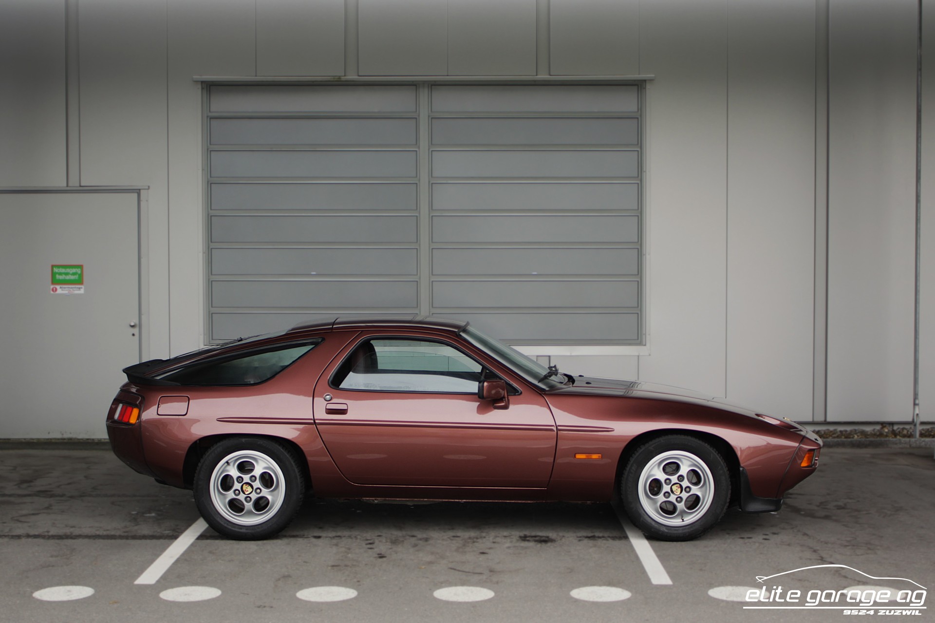 PORSCHE 928 S A-image-5