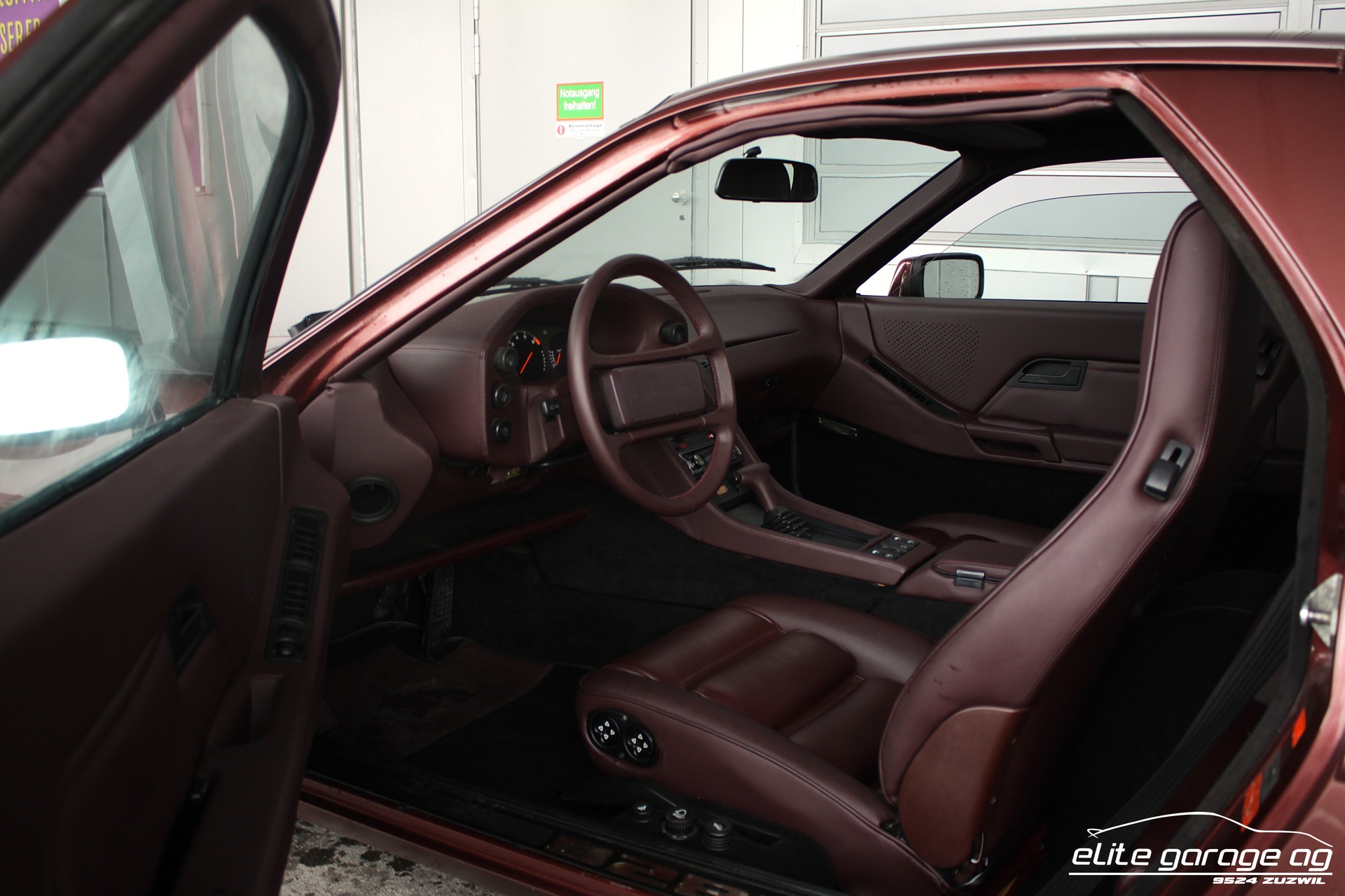 PORSCHE 928 S A-image-13