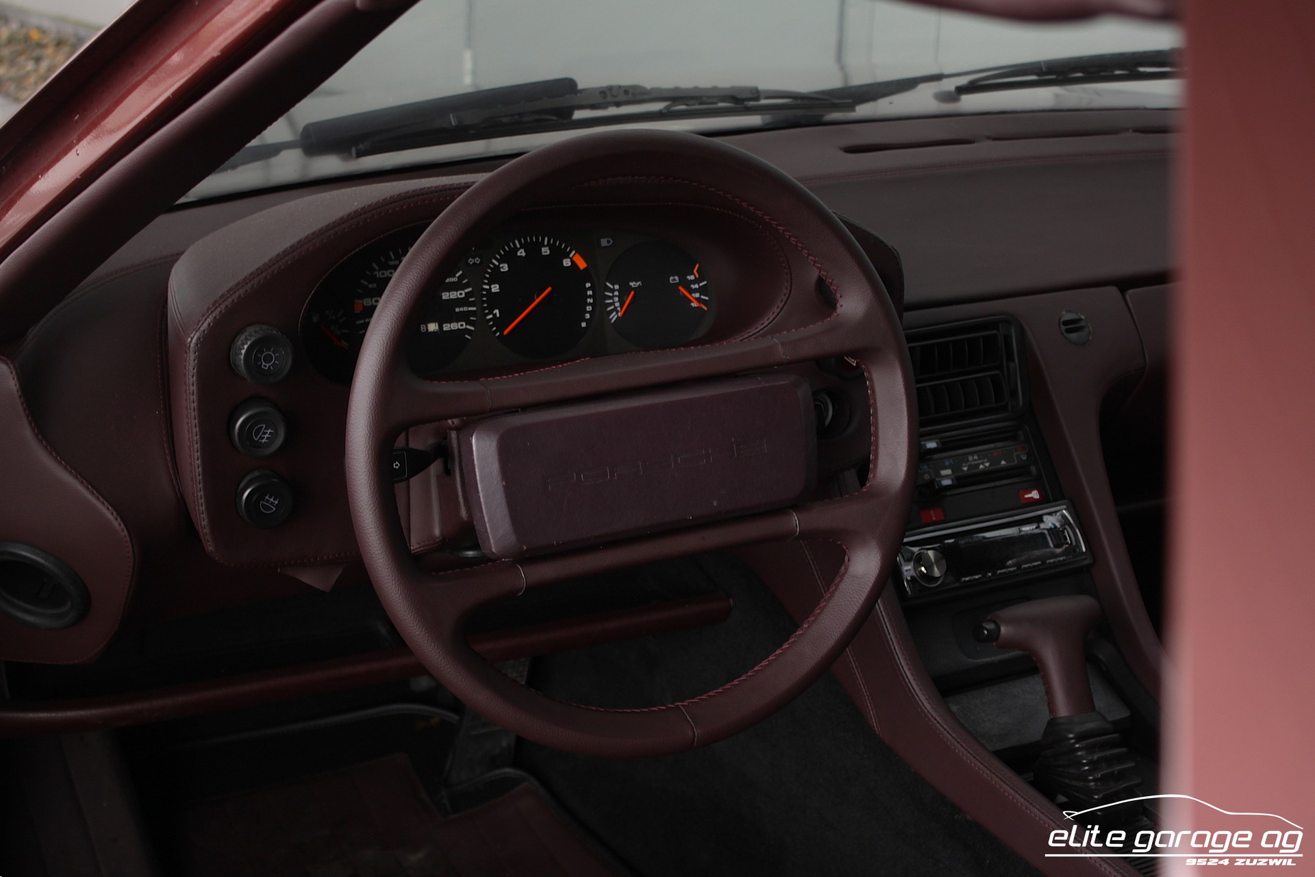 PORSCHE 928 S A-image-14