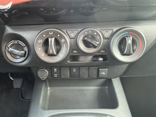 TOYOTA Hilux 2.8d Comf. DC 4x4-image-12