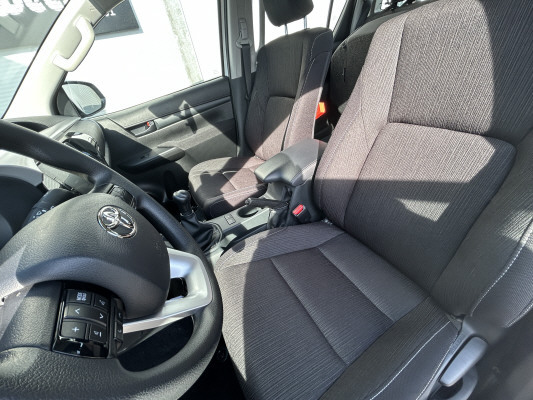 TOYOTA Hilux 2.8d Comf. DC 4x4-image-6
