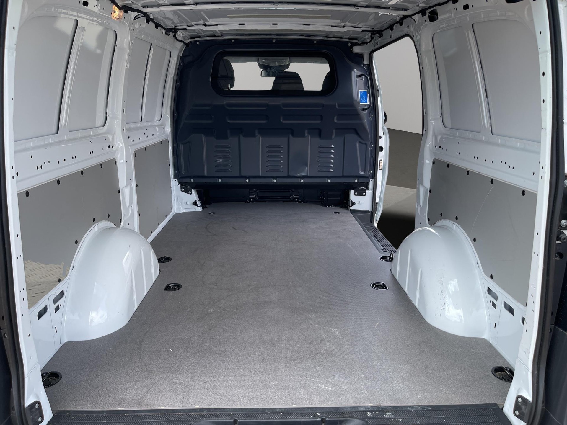 MERCEDES-BENZ eVito 112 Kaw. L 60 kWh-image-5