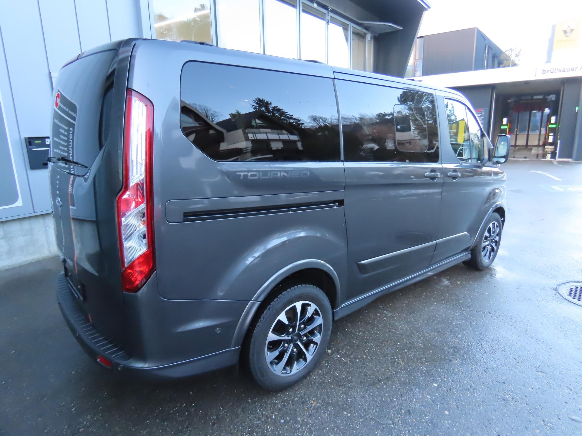 FORD Tourneo C Bus 320 L1 2.0 TDCi 185 Sport-showroom-element-2
