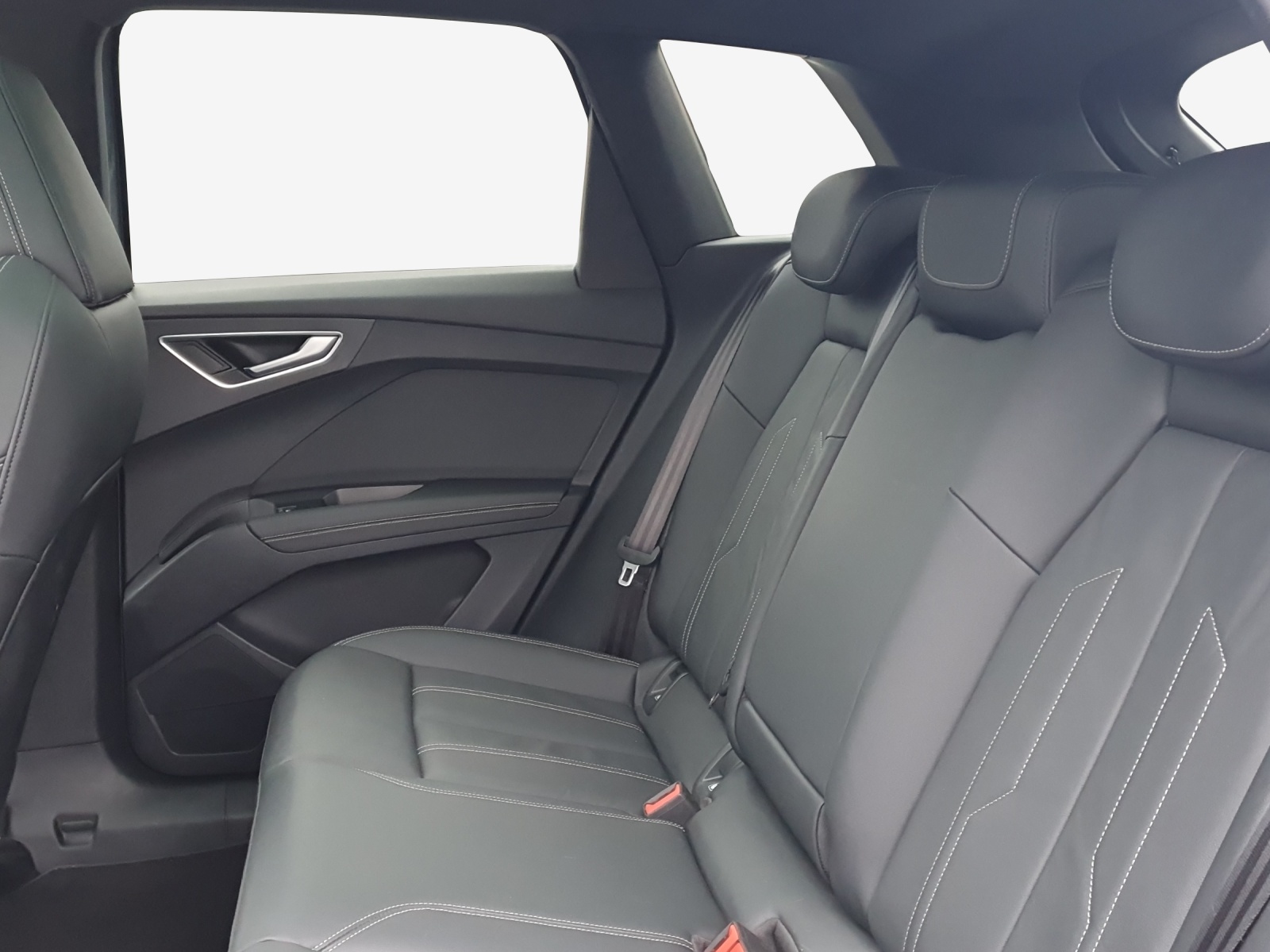 AUDI Q4 e-tron 50 quattro-image-11