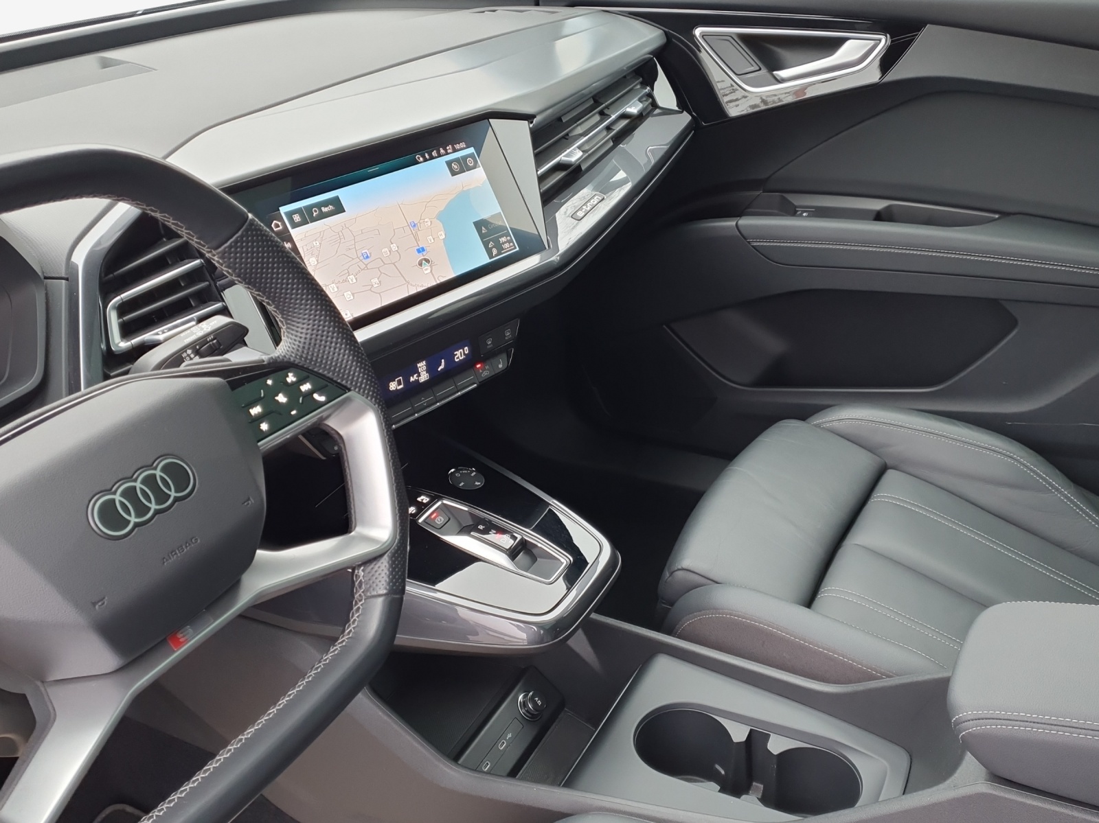 AUDI Q4 e-tron 50 quattro-image-15