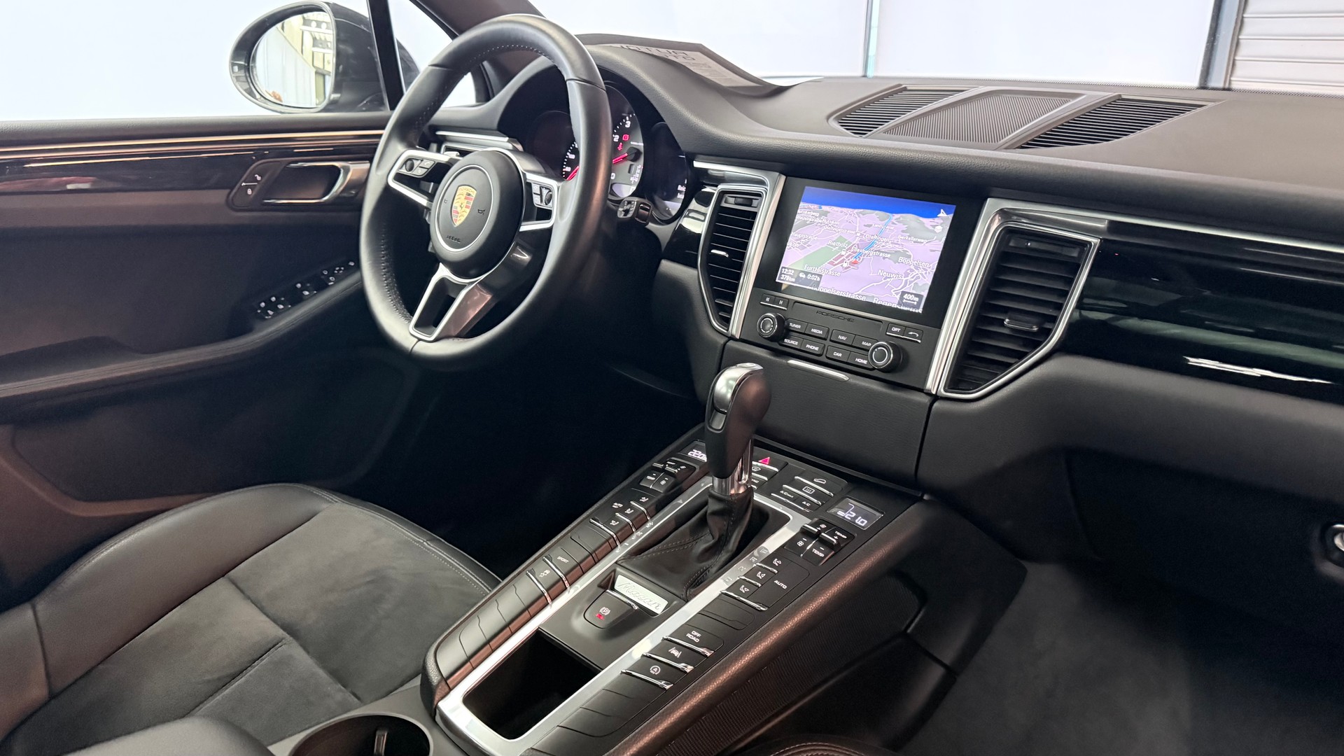 PORSCHE Macan 3.0 V6 S-image-21